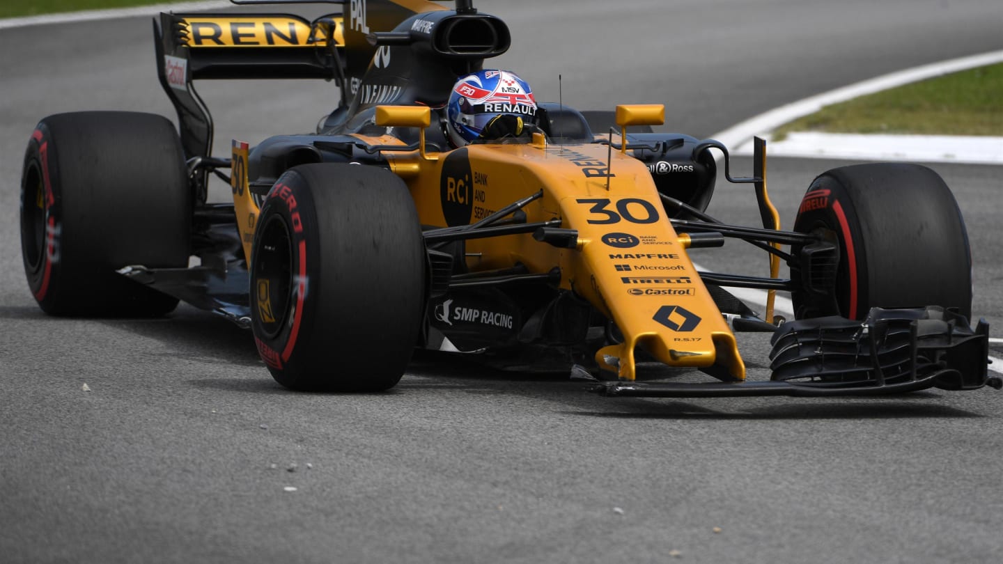 Jolyon Palmer (GBR) Renault Sport F1 Team RS17 with broken front wing in FP3 at Formula One World Championship, Rd15, Malaysian Grand Prix, Qualifying, Sepang, Malaysia, Saturday 30 September 2017. © Mark Sutton/Sutton Images