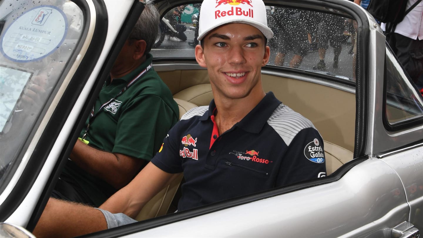 Pierre Gasly (FRA) Scuderia Toro Rosso on the drivers parade at Formula One World Championship, Rd15, Malaysian Grand Prix, Race, Sepang, Malaysia, Sunday 1 Octoberr 2017. © Mark Sutton/Sutton Images