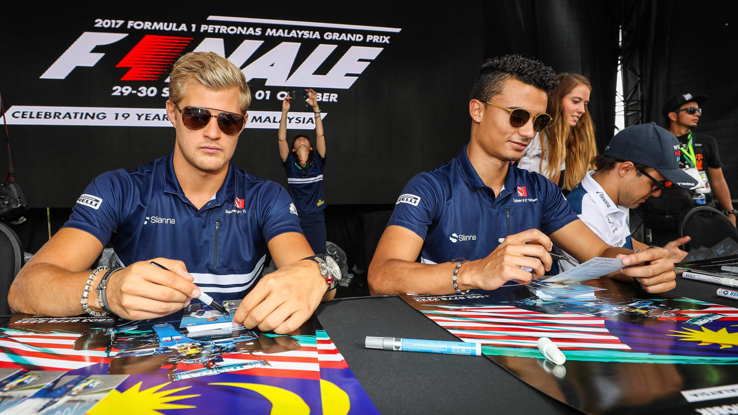 Marcus Ericsson (SWE) Sauber and Pascal Wehrlein (GER) Sauber sign autographs for the fans at Formula One World Championship, Rd15, Malaysian Grand Prix, Race, Sepang, Malaysia, Sunday 1 Octoberr 2017. © Kym Illman/Sutton Images
