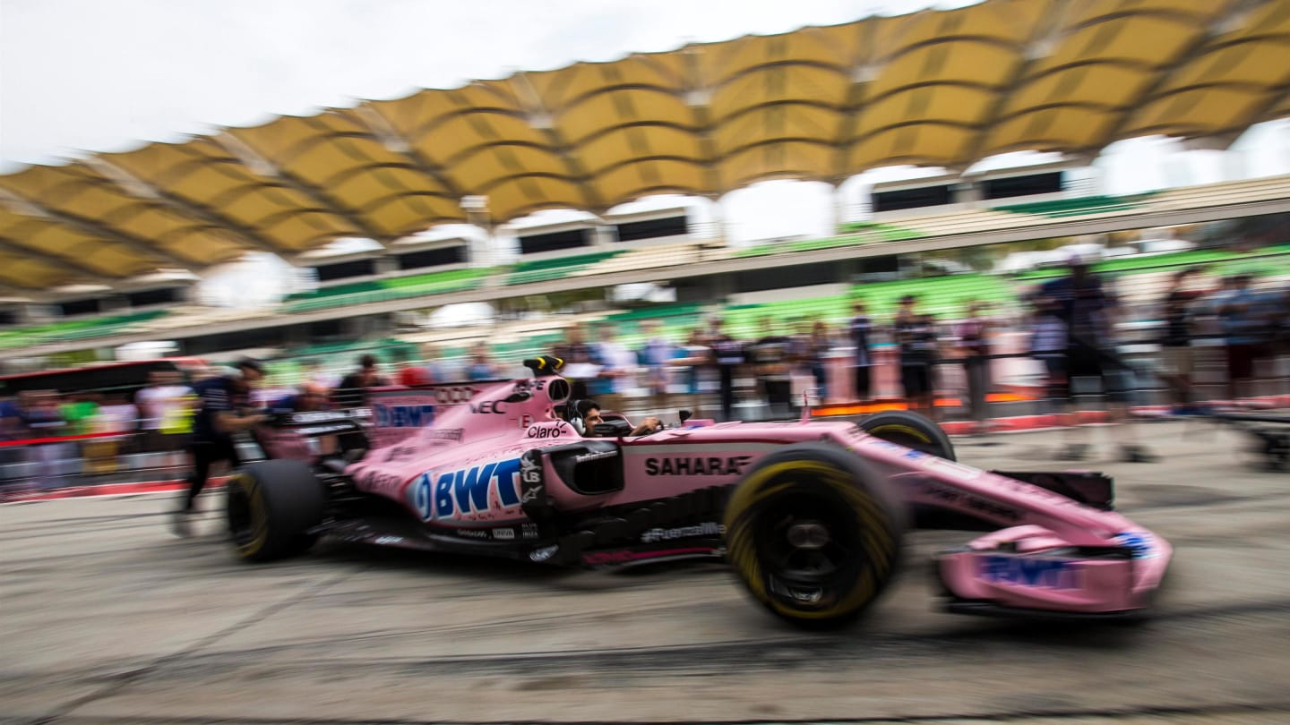 Force India mechanics make a practice pitstop in the Force India VJM10 at Formula One World Championship, Rd15, Malaysian Grand Prix, Preparations, Sepang, Malaysia, Thursday 28 September 2017. © Sutton Images