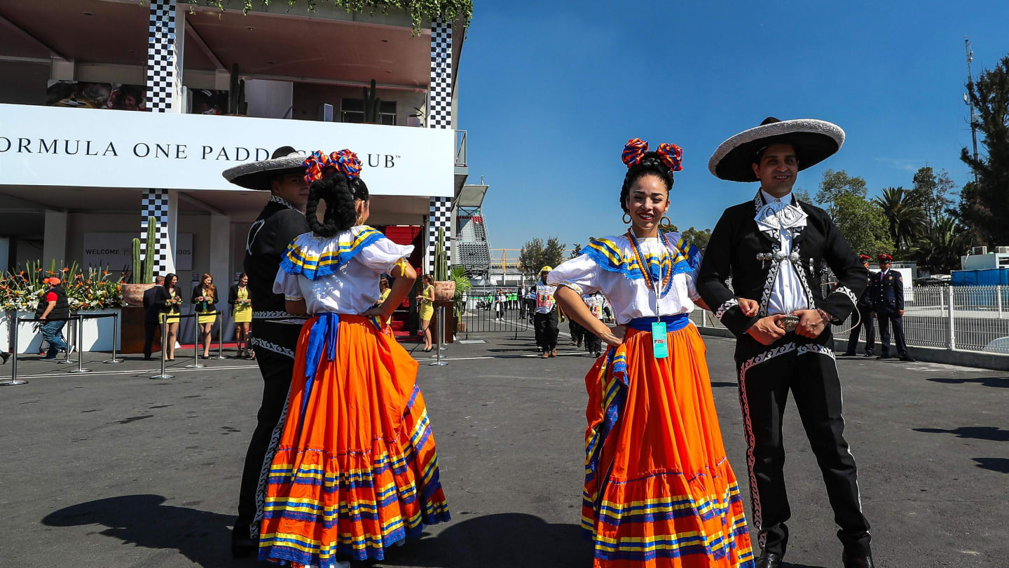 Mexican Dancers at Formula One World Championship, Rd18, Mexican Grand Prix, Practice, Circuit Hermanos Rodriguez, Mexico City, Mexico, Friday 27 October 2017. © Kym Illman/Sutton Images