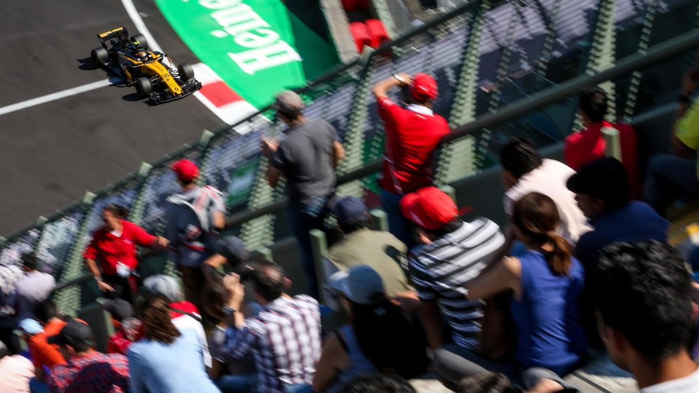 Carlos Sainz (ESP) Renault Sport F1 Team RS17 and fans at Formula One World Championship, Rd18, Mexican Grand Prix, Practice, Circuit Hermanos Rodriguez, Mexico City, Mexico, Friday 27 October 2017. © Mirko Stange/Sutton Images
