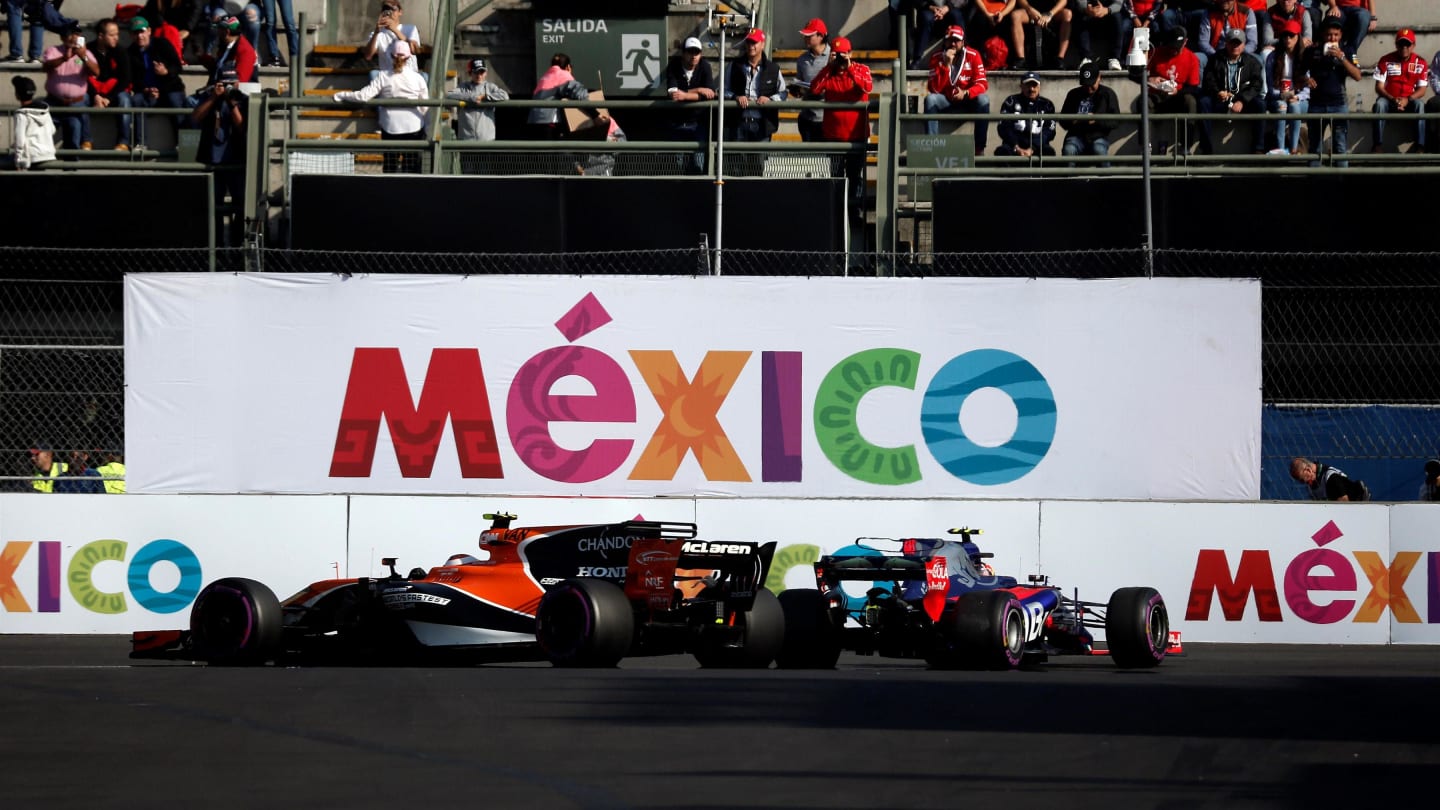 Stoffel Vandoorne (BEL) McLaren MCL32 passes the car of Pierre Gasly (FRA) Scuderia Toro Rosso STR12 after stopping on track in FP3 at Formula One World Championship, Rd18, Mexican Grand Prix, Qualifying, Circuit Hermanos Rodriguez, Mexico City, Mexico, S