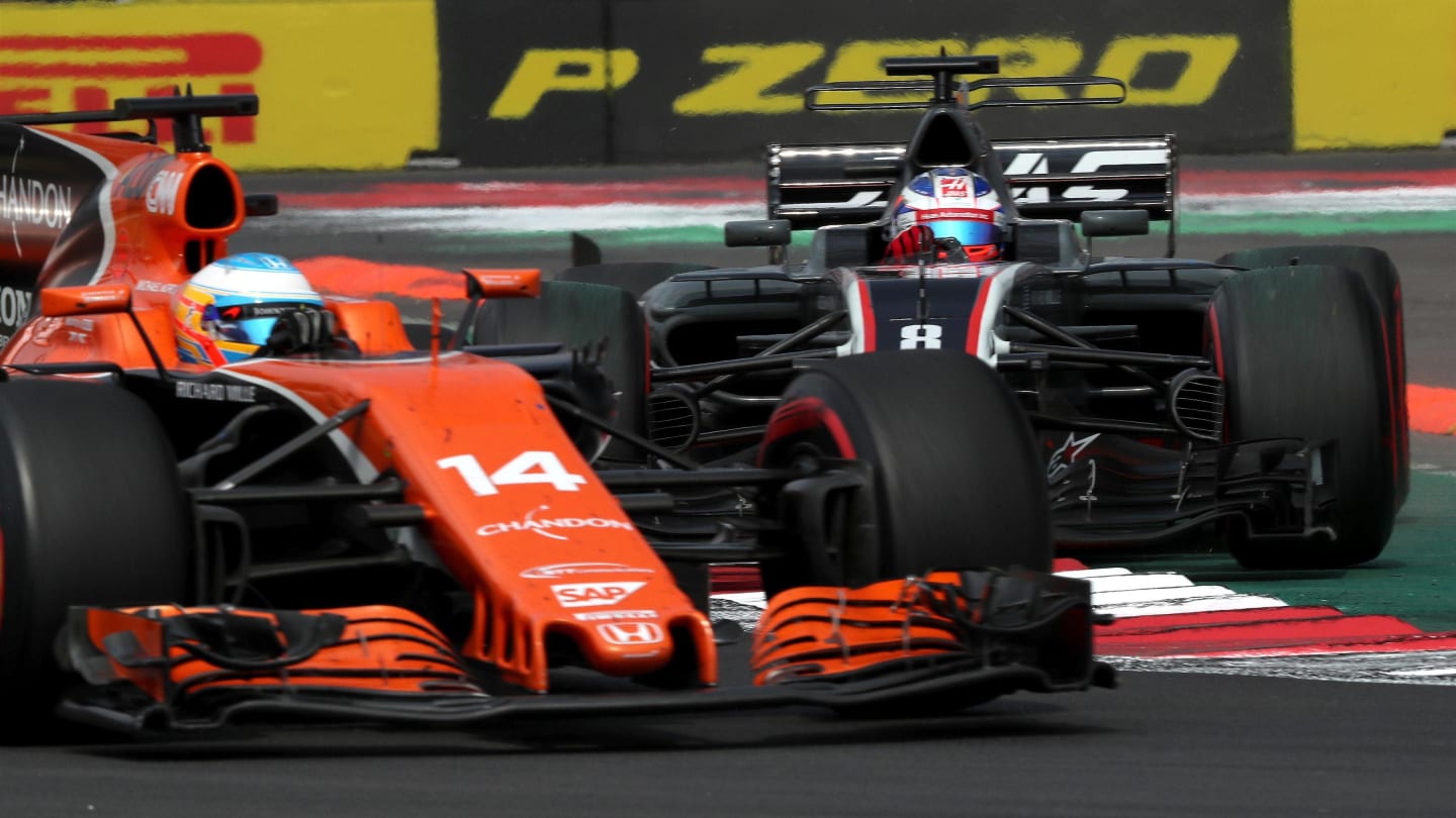 Fernando Alonso (ESP) McLaren MCL32 and Romain Grosjean (FRA) Haas VF-17 battle at Formula One