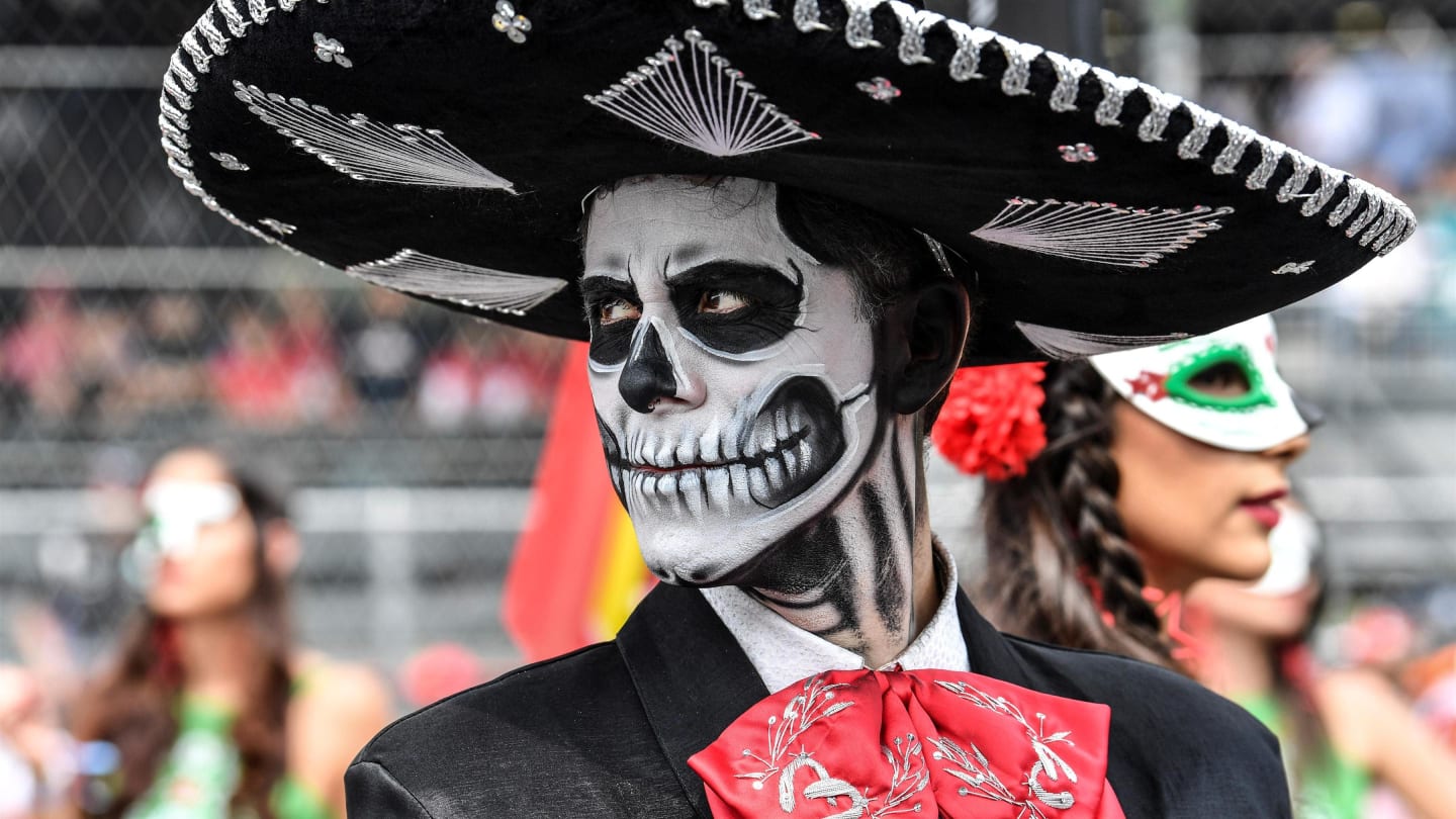 Day of the Dead face paint on the grid at Formula One World Championship, Rd18, Mexican Grand Prix,