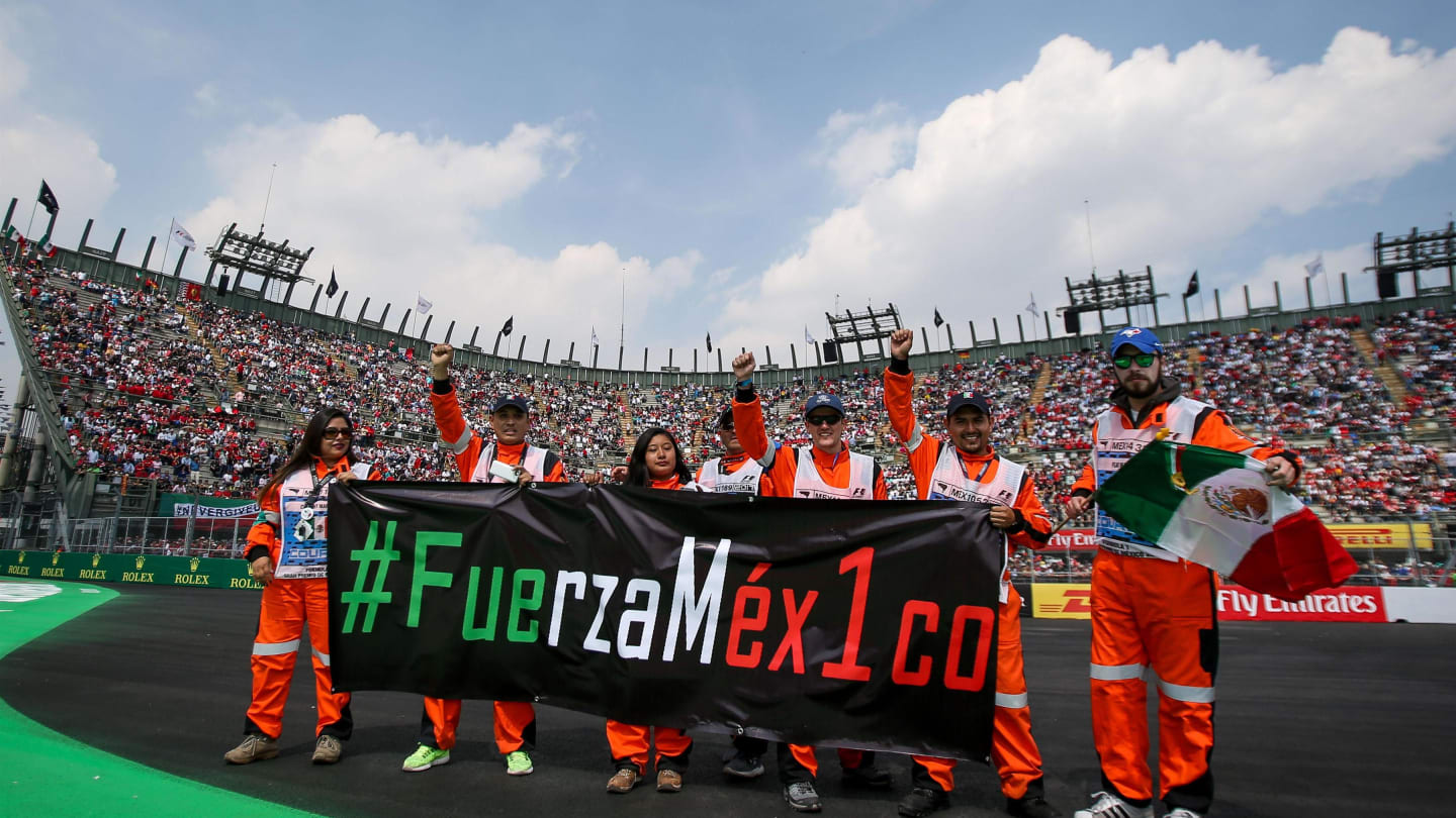 Marshals at Formula One World Championship, Rd18, Mexican Grand Prix, Race, Circuit Hermanos Rodriguez, Mexico City, Mexico, Sunday 29 October 2017. © Mirko Stange/Sutton Images