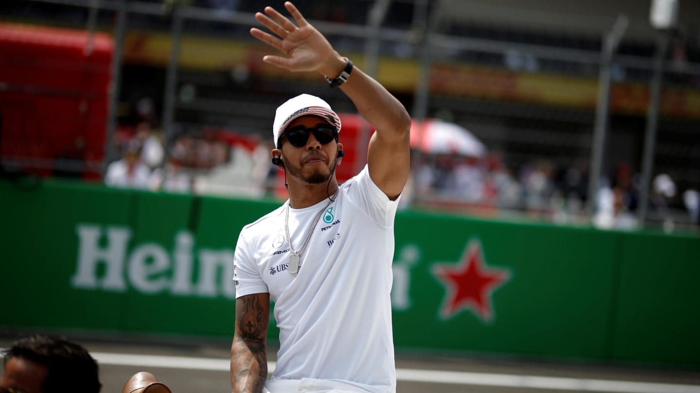 Lewis Hamilton (GBR) Mercedes AMG F1 on the drivers parade at Formula One World Championship, Rd18, Mexican Grand Prix, Race, Circuit Hermanos Rodriguez, Mexico City, Mexico, Sunday 29 October 2017. © Manuel Goria/Sutton Images