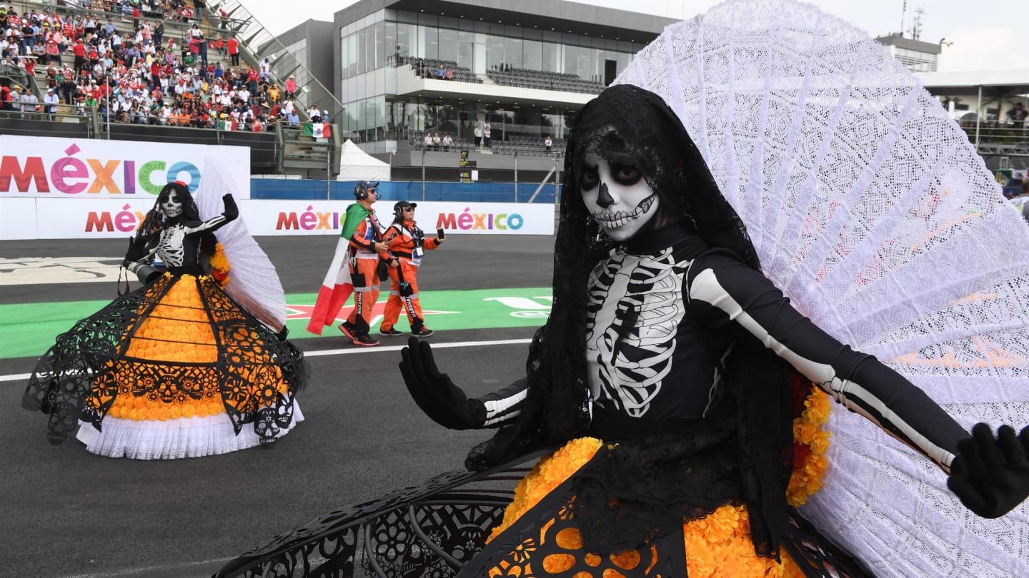 Pre-race entertainment with Day opf the Dead characters at Formula One World Championship, Rd18, Mexican Grand Prix, Race, Circuit Hermanos Rodriguez, Mexico City, Mexico, Sunday 29 October 2017. © Mark Sutton/Sutton Images