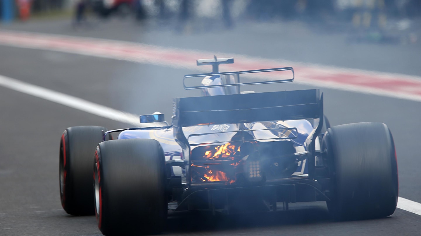 Marcus Ericsson (SWE) Sauber C36 retires from the race with a fire at Formula One World Championship, Rd18, Mexican Grand Prix, Race, Circuit Hermanos Rodriguez, Mexico City, Mexico, Sunday 29 October 2017. © Mirko Stange/Sutton Images