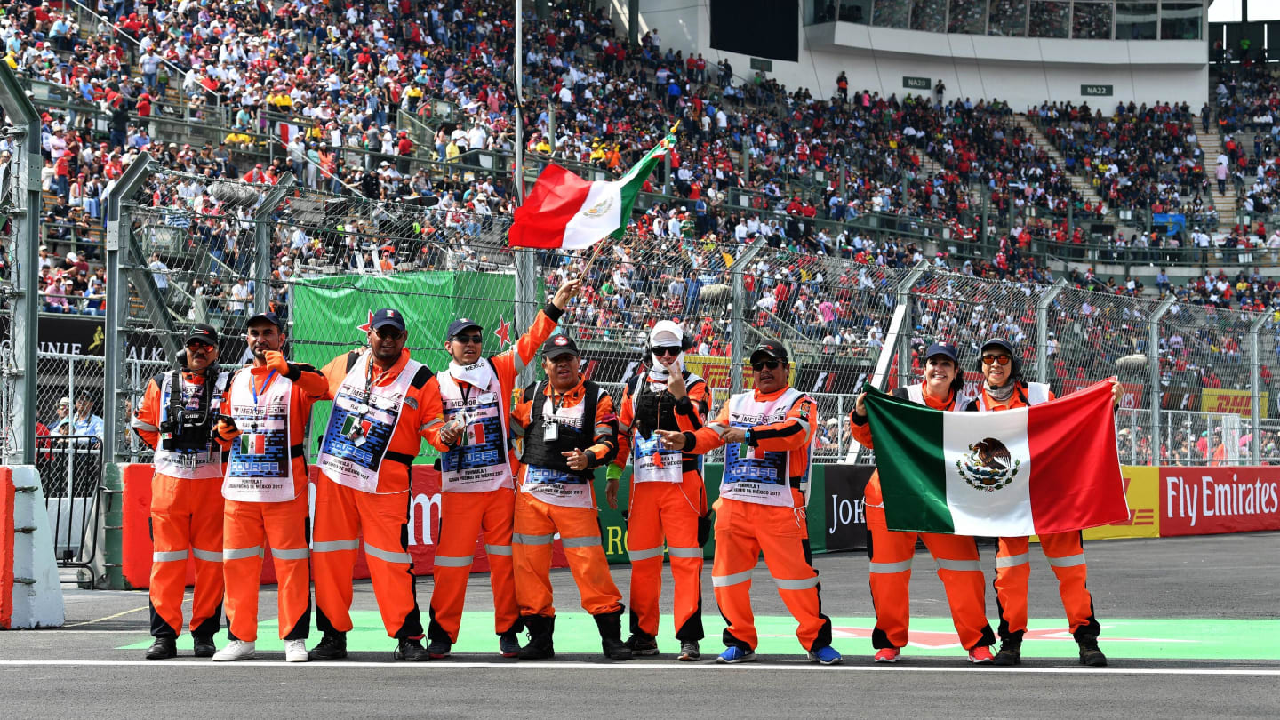 Marshals at Formula One World Championship, Rd18, Mexican Grand Prix, Race, Circuit Hermanos