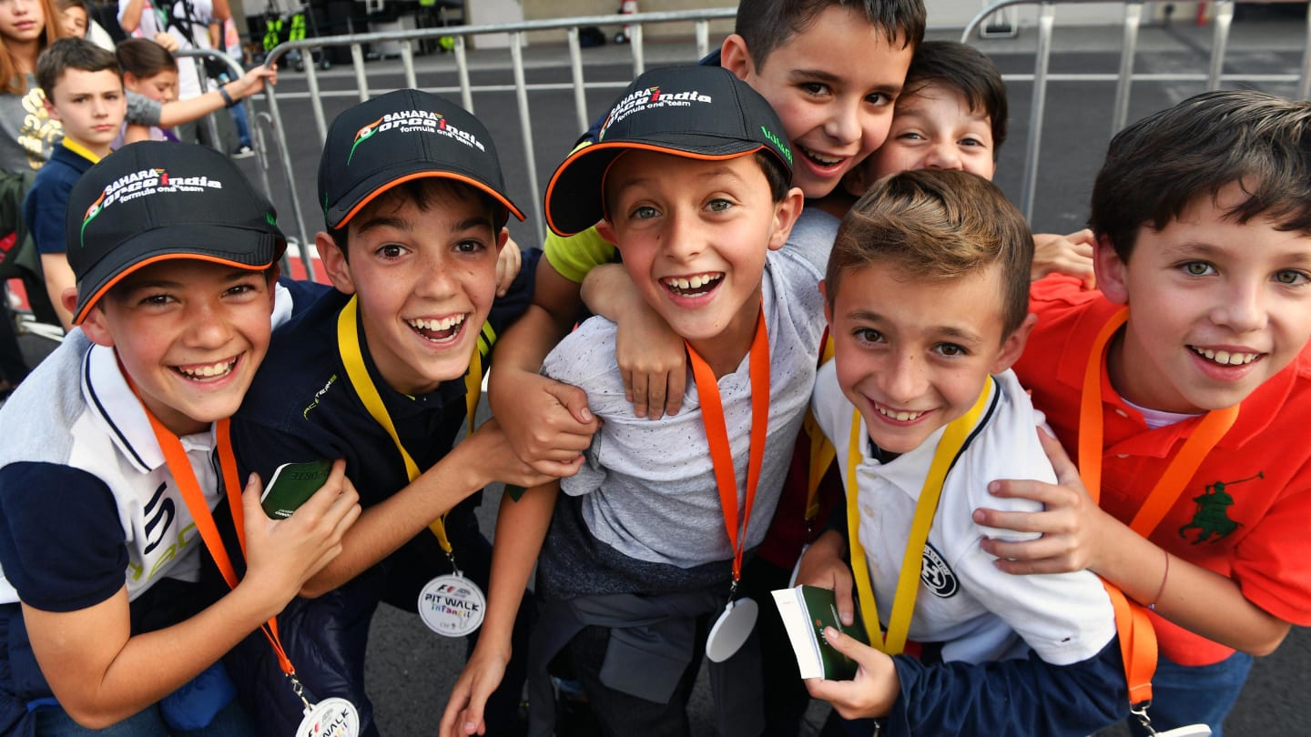 Young fans at Formula One World Championship, Rd18, Mexican Grand Prix, Preparations, Circuit Hermanos Rodriguez, Mexico City, Mexico, Thursday 26 October 2017. © Mark Sutton/Sutton Images