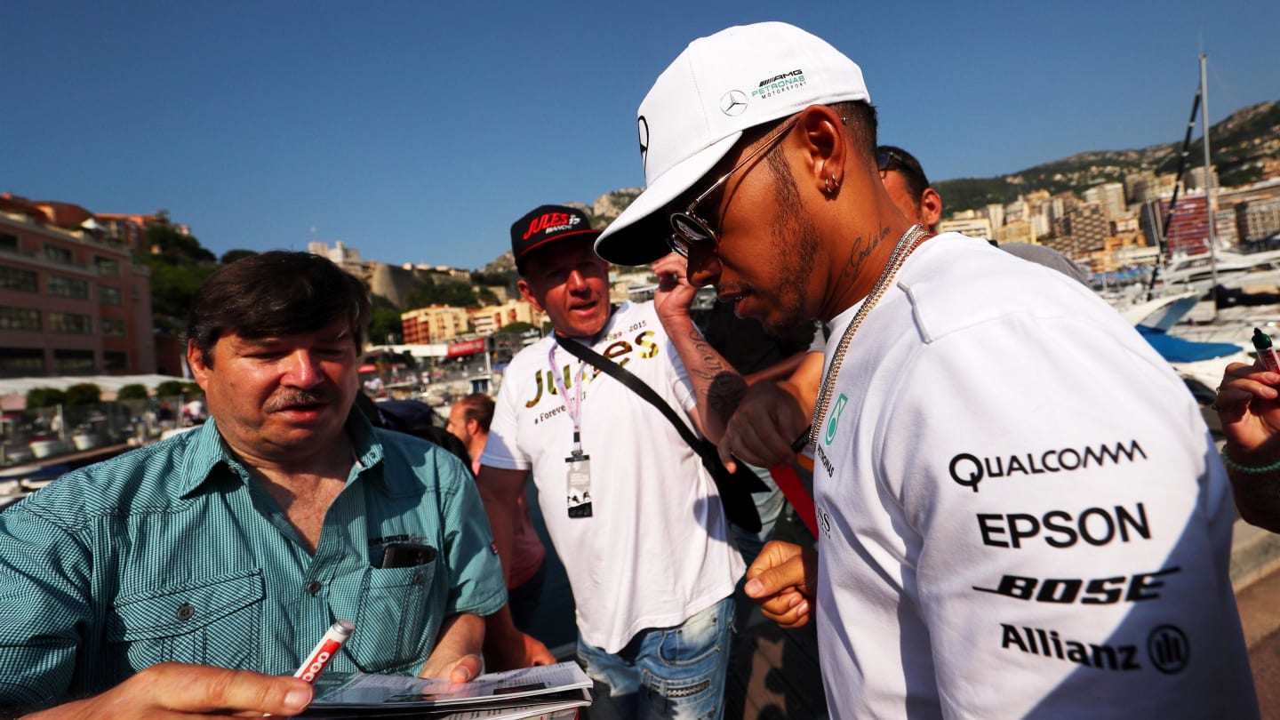 Lewis Hamilton (GBR) Mercedes AMG F1 signs autographs at Formula One World Championship, Rd6, Monaco Grand Prix, Qualifying, Monte-Carlo, Monaco, Saturday 27 May 2017. © Sutton Images