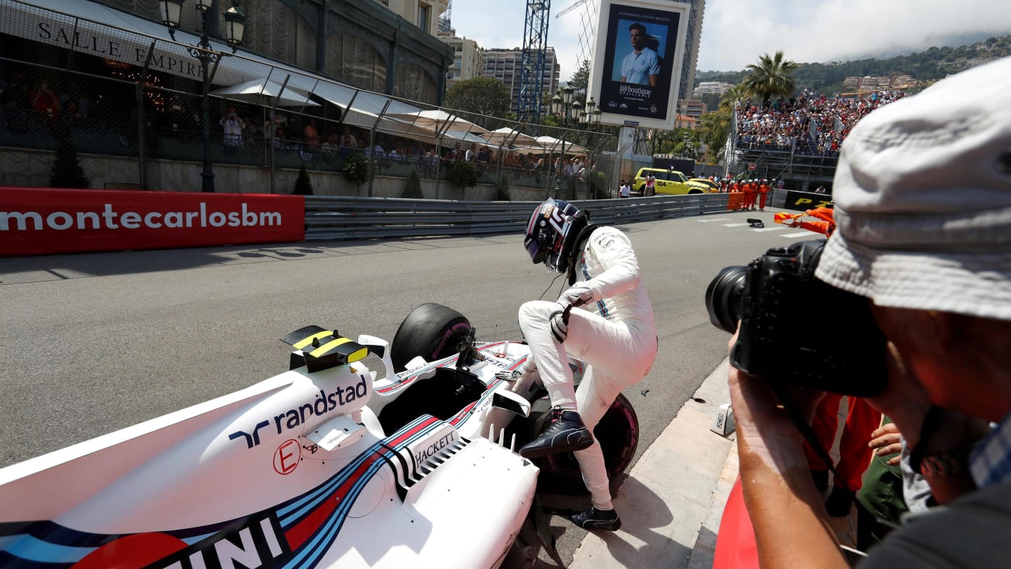 Lance Stroll (CDN) Williams FW40 crashed in FP2 at Formula One World Championship, Rd6, Monaco Grand Prix, Practice, Monte-Carlo, Monaco, Thursday 25 May 2017. © Sutton Images