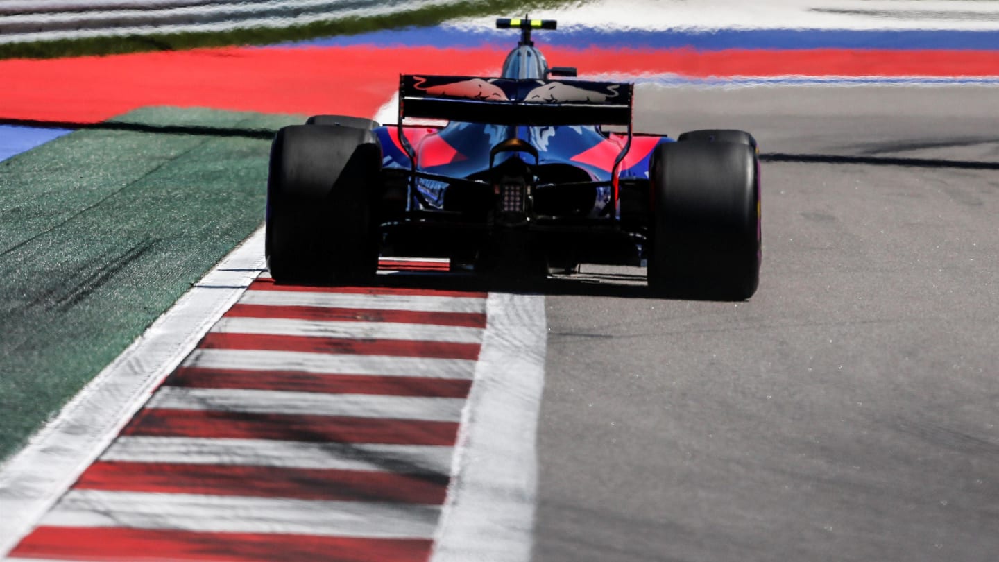 Carlos Sainz jr (ESP) Scuderia Toro Rosso STR12 at Formula One World Championship, Rd4, Russian