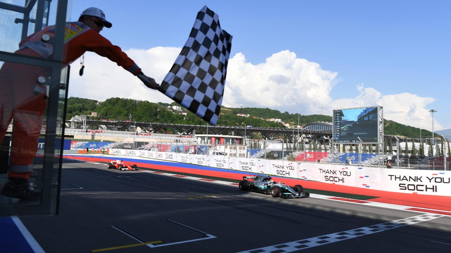 Race winner Valtteri Bottas (FIN) Mercedes-Benz F1 W08 Hybrid crosses the line at Formula One World