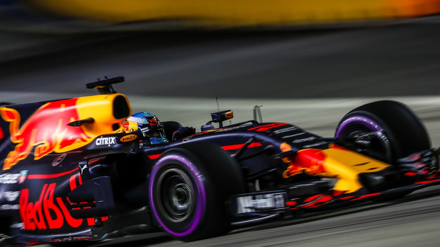 Daniel Ricciardo (AUS) Red Bull Racing RB13 at Formula One World Championship, Rd14, Singapore Grand Prix, Qualifying, Marina Bay Street Circuit, Singapore, Saturday 16 September 2017. © Sutton Images