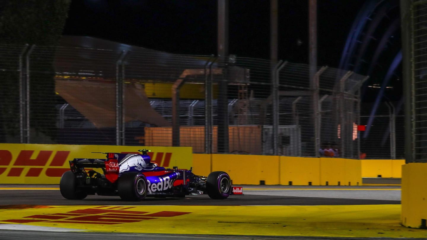 Carlos Sainz jr (ESP) Scuderia Toro Rosso STR12 at Formula One World Championship, Rd14, Singapore