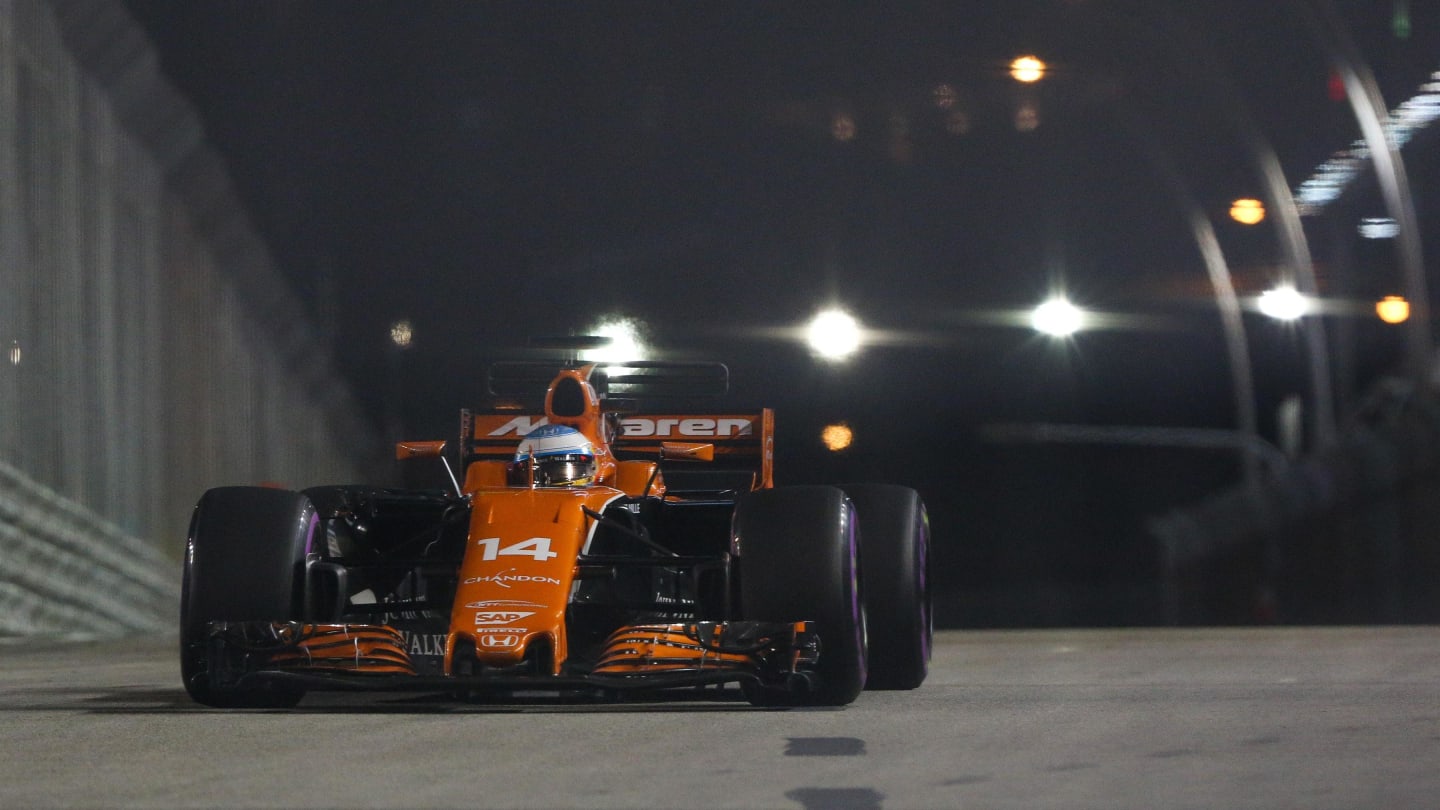 Fernando Alonso (ESP) McLaren MCL32 at Formula One World Championship, Rd14, Singapore Grand Prix, Qualifying, Marina Bay Street Circuit, Singapore, Saturday 16 September 2017. © Sutton Images