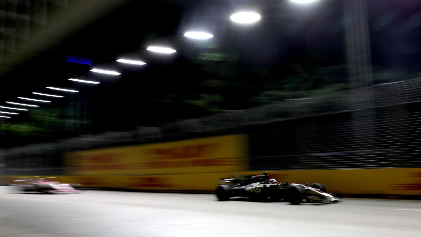 Romain Grosjean (FRA) Haas VF-17 at Formula One World Championship, Rd14, Singapore Grand Prix, Race, Marina Bay Street Circuit, Singapore, Sunday 17 September 2017. © Kym Illman/Sutton Images