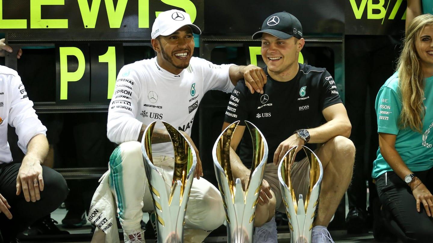 Race winner Lewis Hamilton (GBR) Mercedes AMG F1 and Valtteri Bottas (FIN) Mercedes AMG F1 celebrate with the team at Formula One World Championship, Rd14, Singapore Grand Prix, Race, Marina Bay Street Circuit, Singapore, Sunday 17 September 2017. © Mirko Stange/Sutton Images
