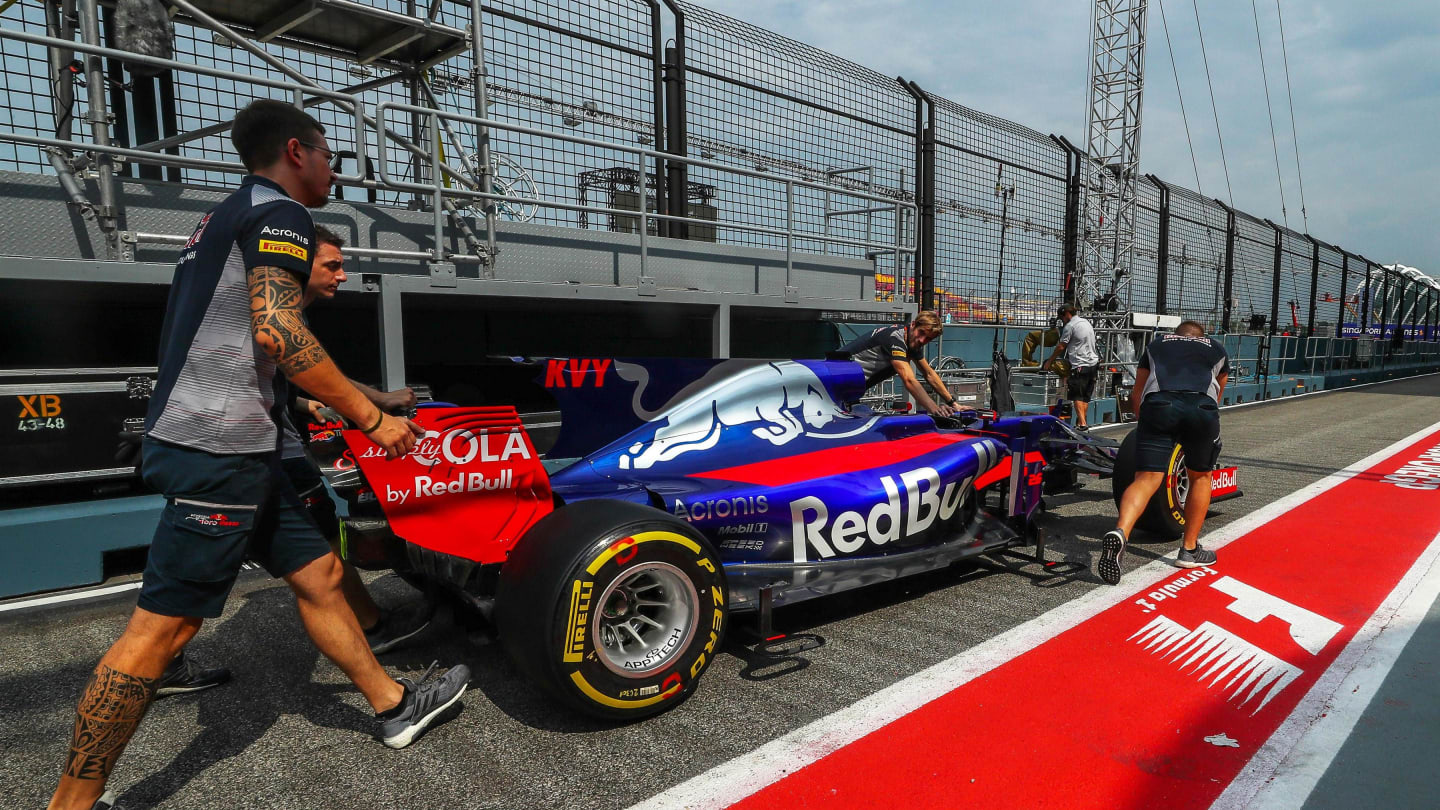 Scuderia Toro Rosso STR12 pushed by Scuderia Toro Rosso mechanics at Formula One World Championship, Rd13, Italian Grand Prix, Preparations, Monza, Italy, Thursday 31 August 2017. © Sutton Images