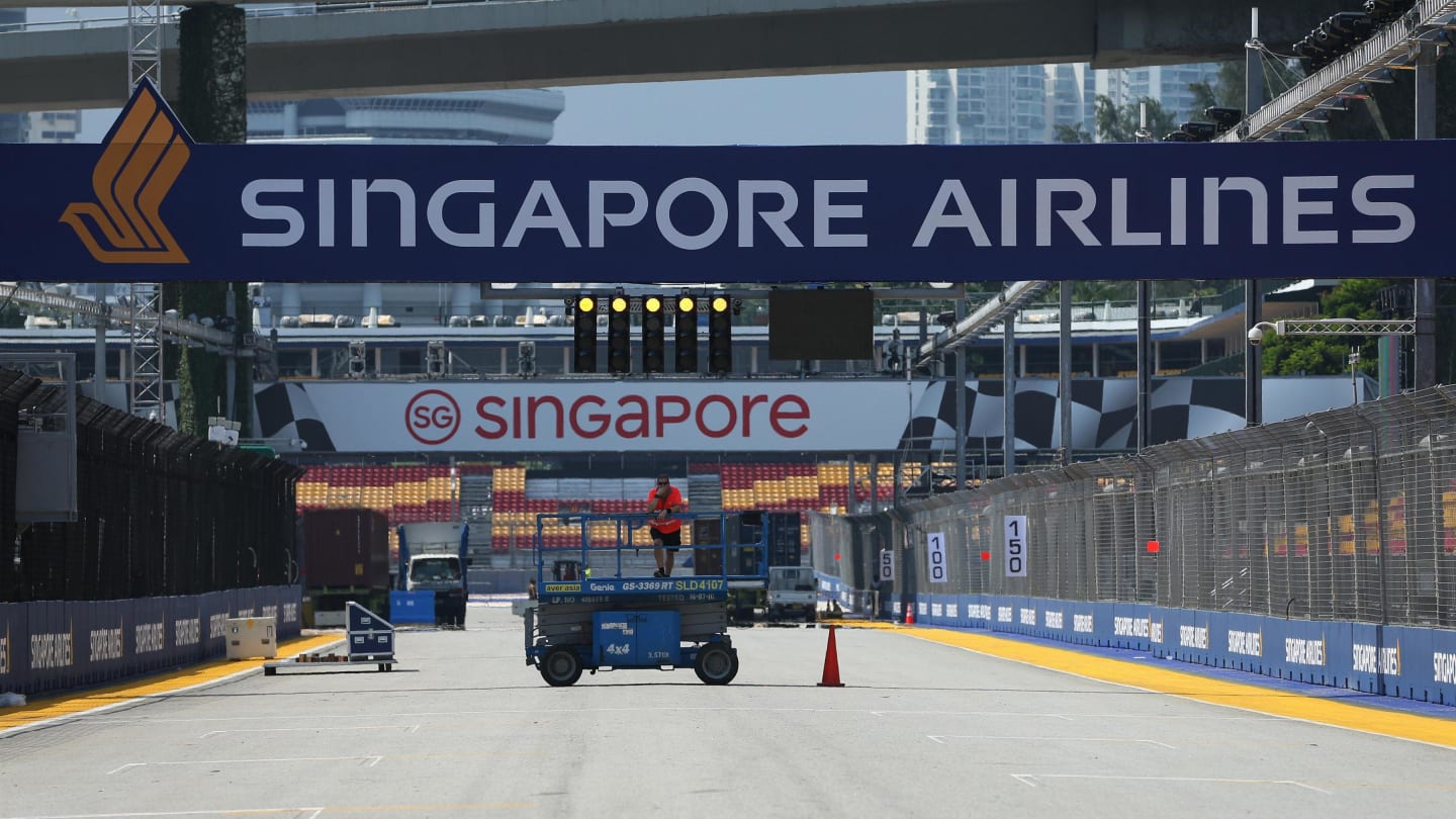 From Wednesday and Thursday... Main straight at Formula One World Championship, Rd14, Singapore Grand Prix, Preparations, Marina Bay Street Circuit, Singapore, Wednesday 13 September 2017. © Sutton Images