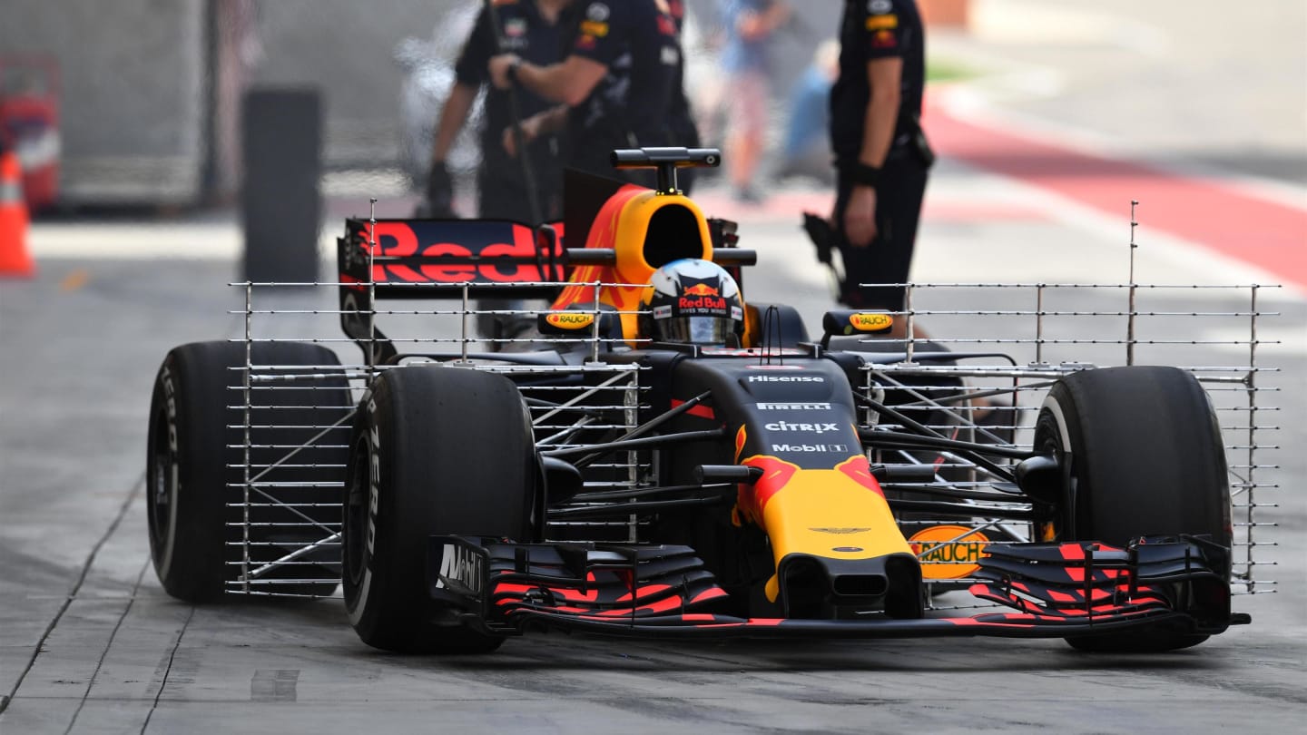 Daniel Ricciardo (AUS) Red Bull Racing RB13 with aero sensors at Formula One Testing, Day One, Bahrain International Circuit, Sakhir, Bahrain, Tuesday 18 April 2017. © Sutton Motorsport Images