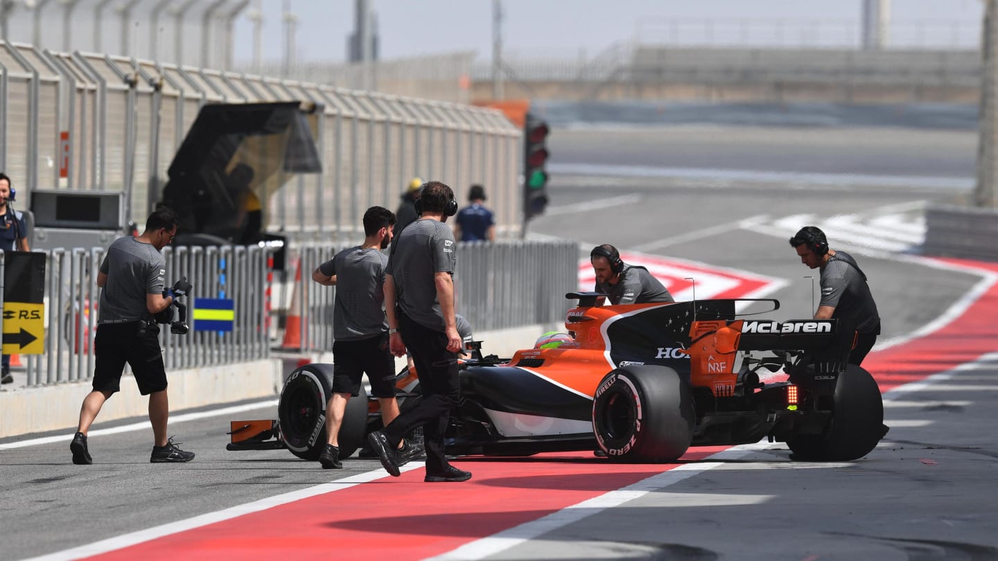 Oliver Turvey (GBR) McLaren MCL32 at Formula One Testing, Day One, Bahrain International Circuit, Sakhir, Bahrain, Tuesday 18 April 2017. © Sutton Motorsport Images