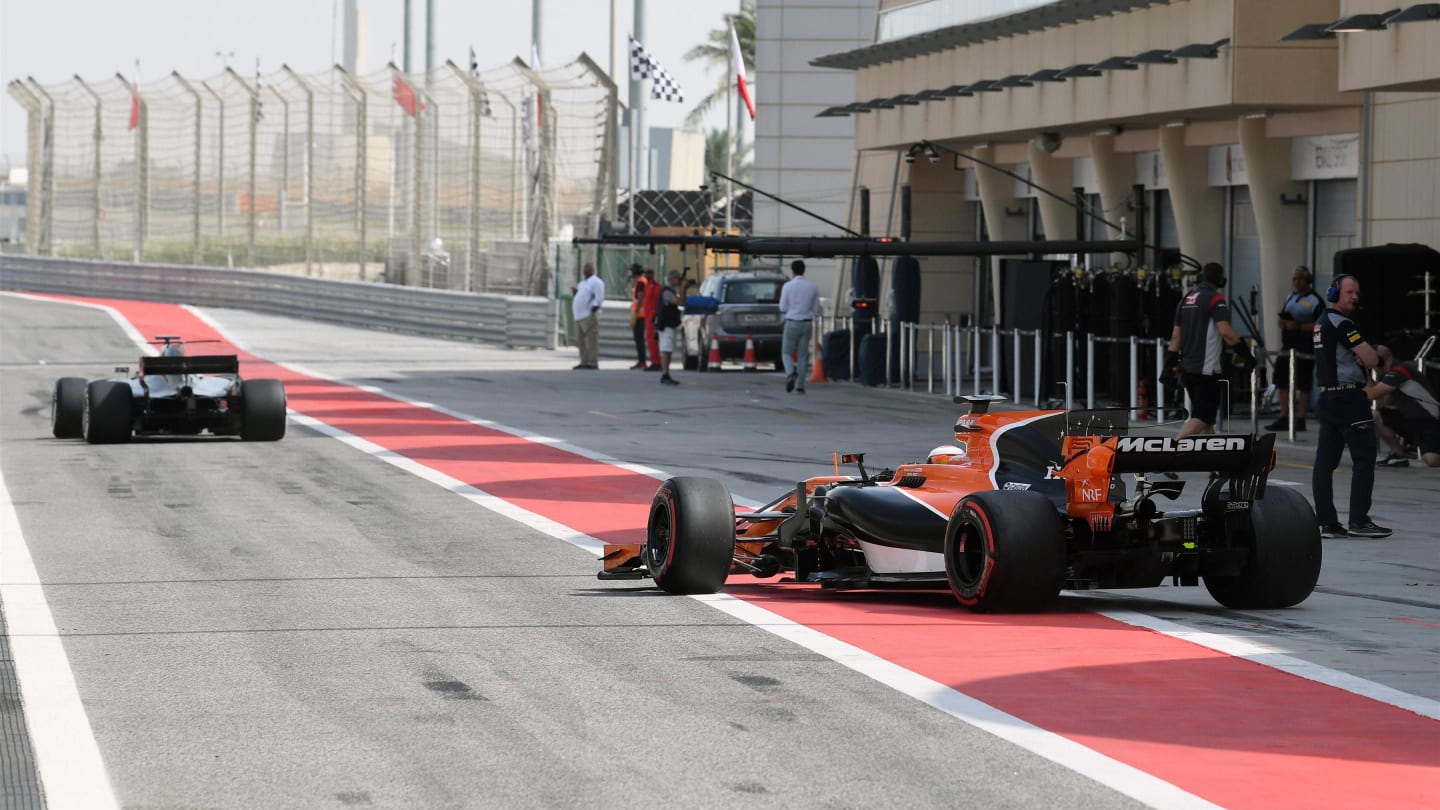 Stoffel Vandoorne (BEL) McLaren MCL32 at Formula One Testing, Day Two, Bahrain International Circuit, Sakhir, Bahrain, Wednesday 19 April 2017. © Sutton Motorsport Images