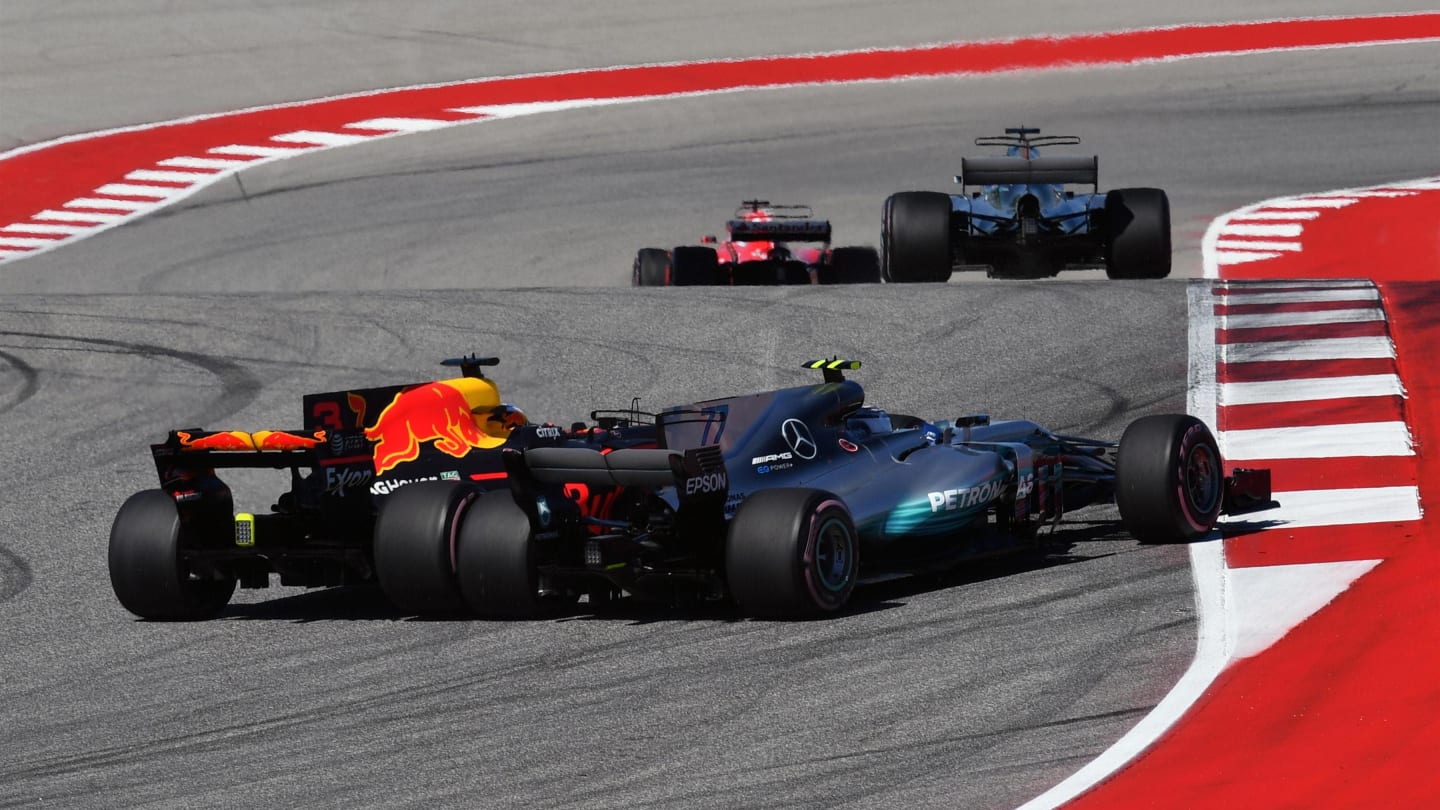 Daniel Ricciardo (AUS) Red Bull Racing RB13 and Valtteri Bottas (FIN) Mercedes-Benz F1 W08 Hybrid