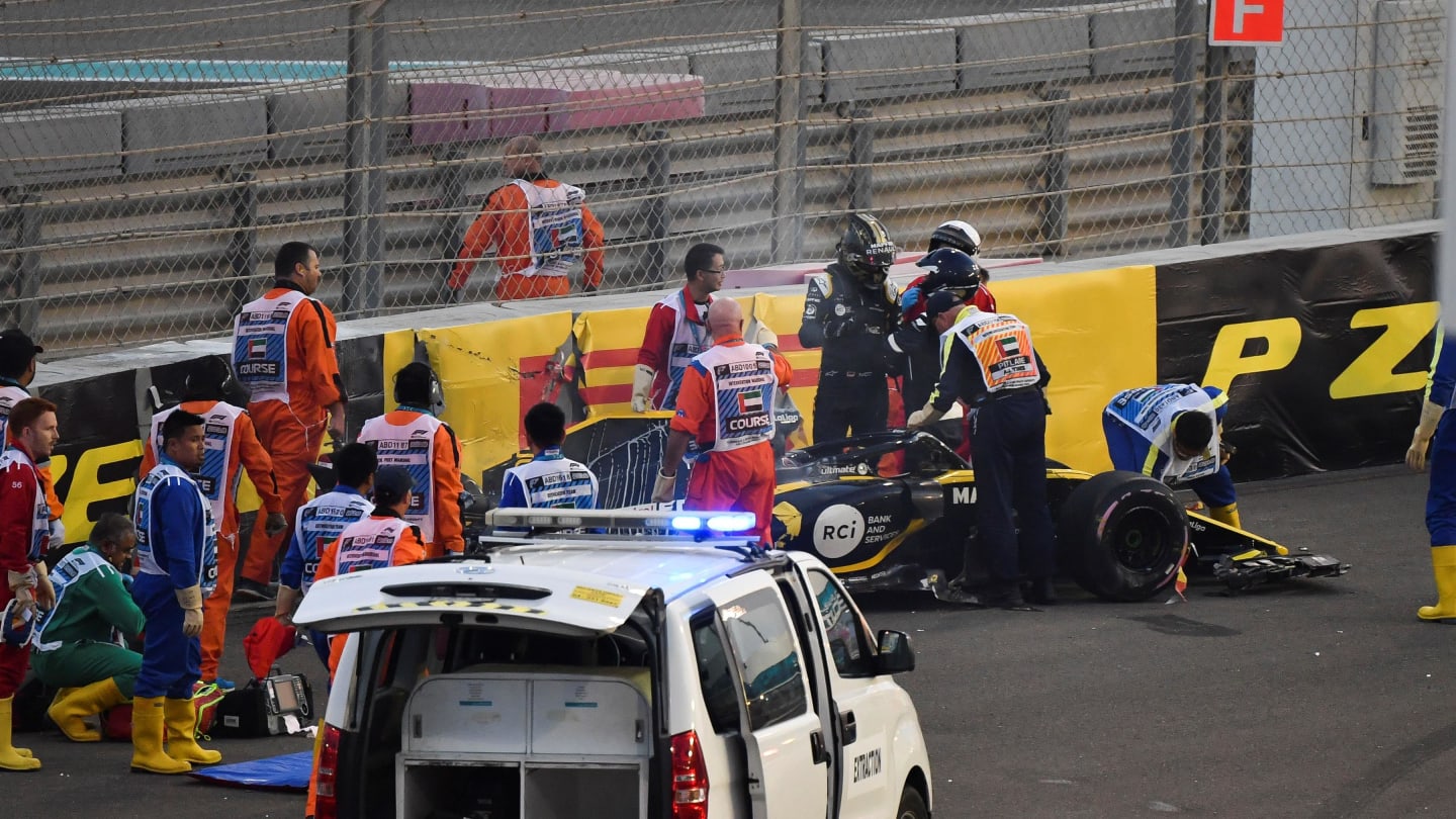 Medics and marshals assist Nico Hulkenberg, Renault Sport F1 Team R.S. 18 who crashed and rolled on