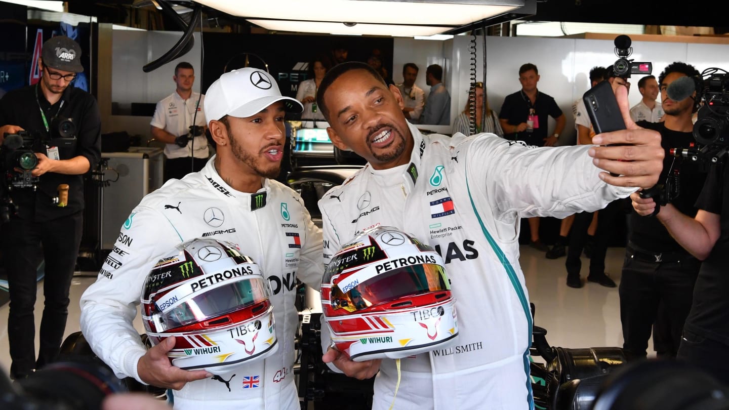 Lewis Hamilton, Mercedes AMG F1 selfie with Will Smith at Formula One World Championship, Rd21, Abu