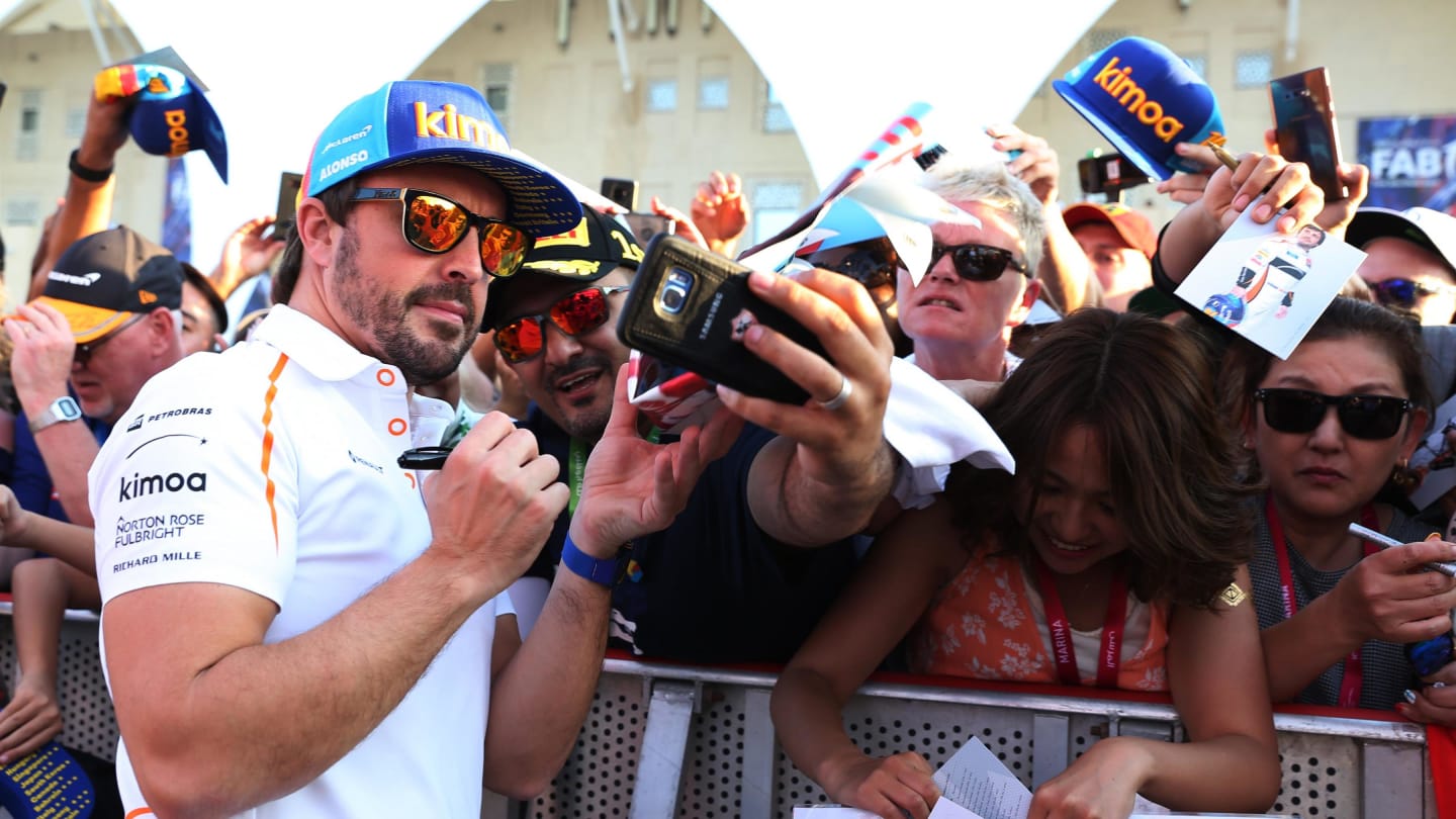 Fernando Alonso, McLaren fans selfie at Formula One World Championship, Rd21, Abu Dhabi Grand Prix,