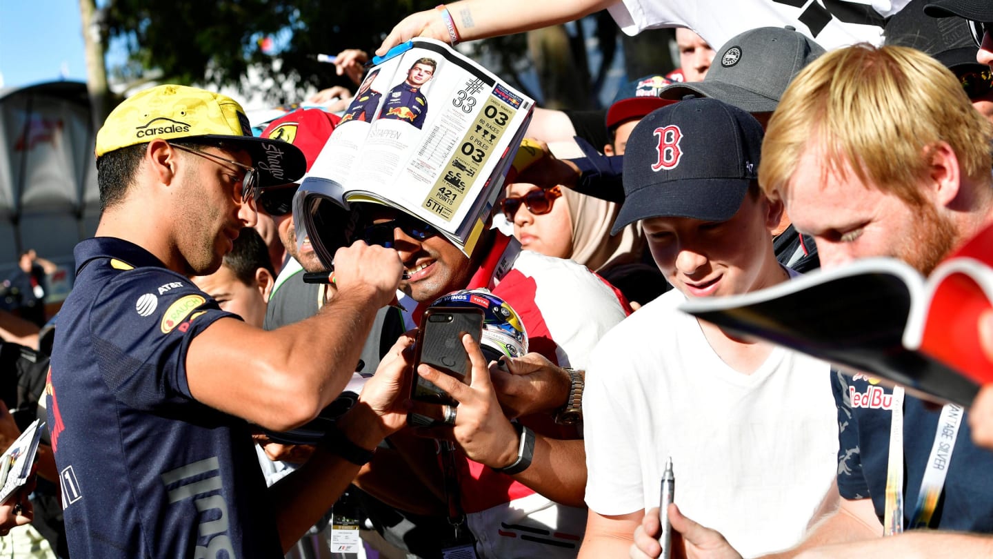 Daniel Ricciardo (AUS) Red Bull Racing signs autographs for the fans at Formula One World Championship, Rd1, Australian Grand Prix, Practice, Melbourne, Australia, Friday 23 March 2018. © Jerry Andre/Sutton Images