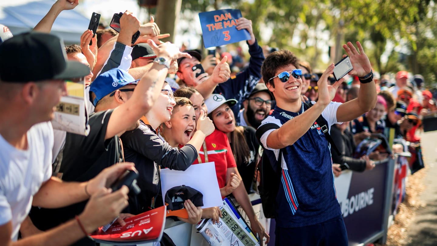 Lance Stroll (CDN) Williams fans selfie at Formula One World Championship, Rd1, Australian Grand Prix, Race, Melbourne, Australia, Sunday 25 March 2018. © Manuel Goria/Sutton Images