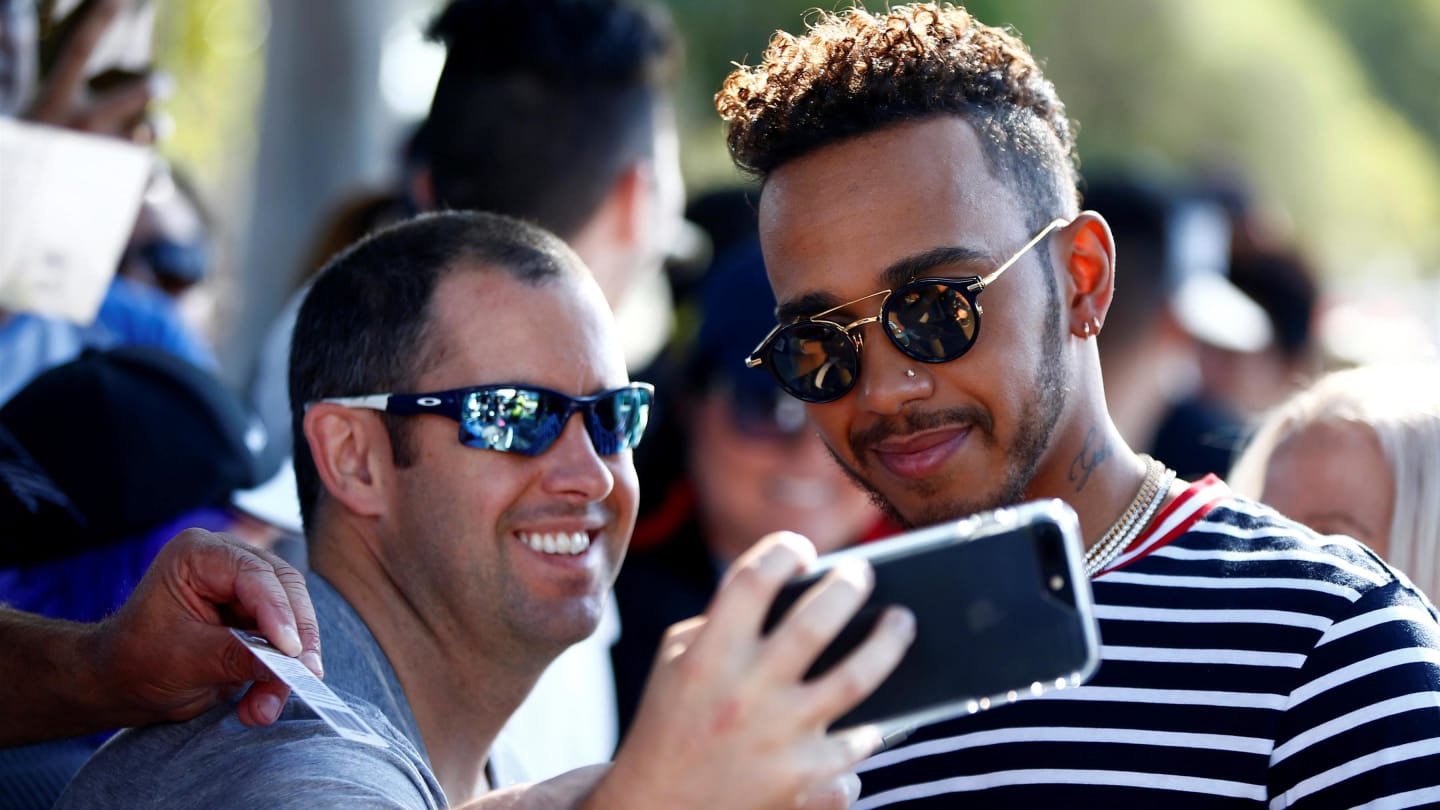 Lewis Hamilton (GBR) Mercedes-AMG F1 fans selfie at Formula One World Championship, Rd1, Australian Grand Prix, Preparations, Melbourne, Australia, Thursday 22 March 2018. © LAT/Sutton Images