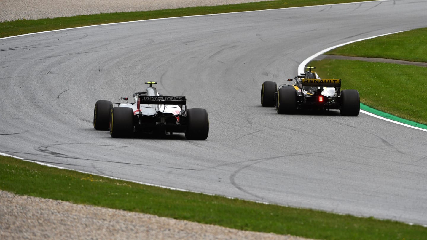 Kevin Magnussen (DEN) Haas VF-18 and Carlos Sainz jr (ESP) Renault Sport F1 Team RS18 at Formula