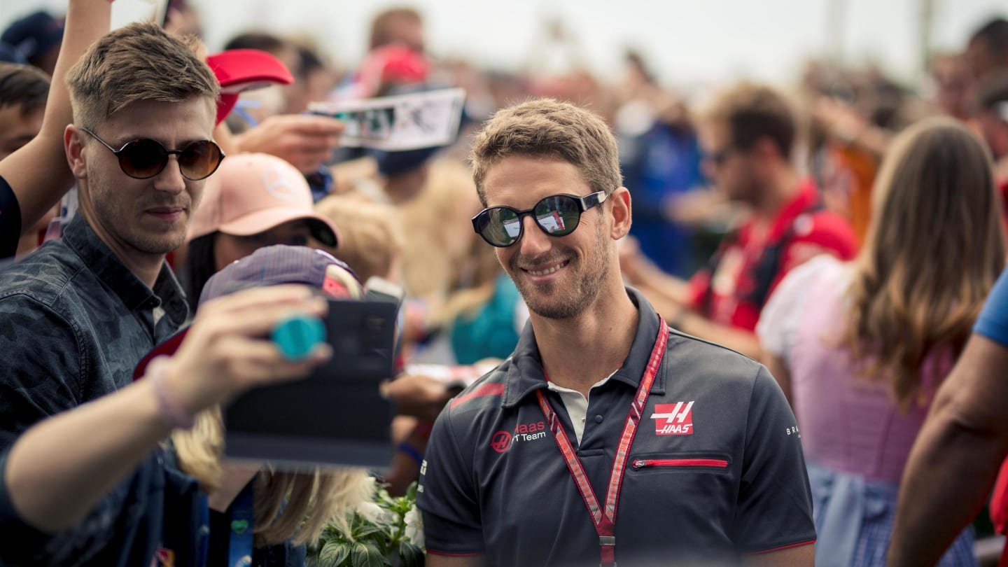 Romain Grosjean (FRA) Haas F1 fans selfie at Formula One World Championship, Rd9, Austrian Grand Prix, Qualifying, Spielberg, Austria, Saturday 30 June 2018. © Manuel Goria/Sutton Images