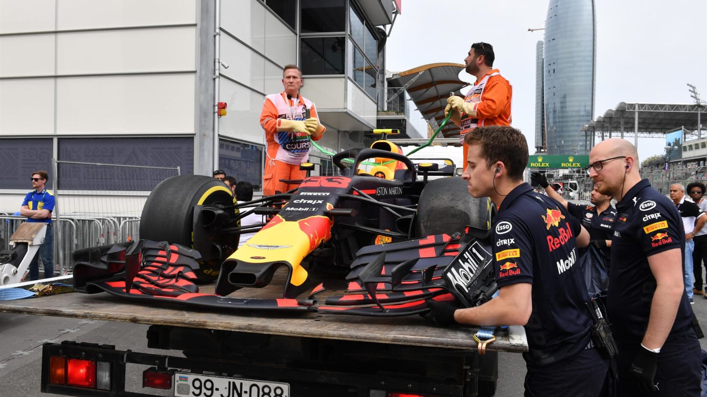 The crashed car of Max Verstappen (NED) Red Bull Racing RB14 is recovered to the pits after FP1 at Formula One World Championship, Rd4, Azerbaijan Grand Prix, Practice, Baku City Circuit, Baku, Azerbaijan, Friday 27 April 2018. © Mark Sutton/Sutton Images