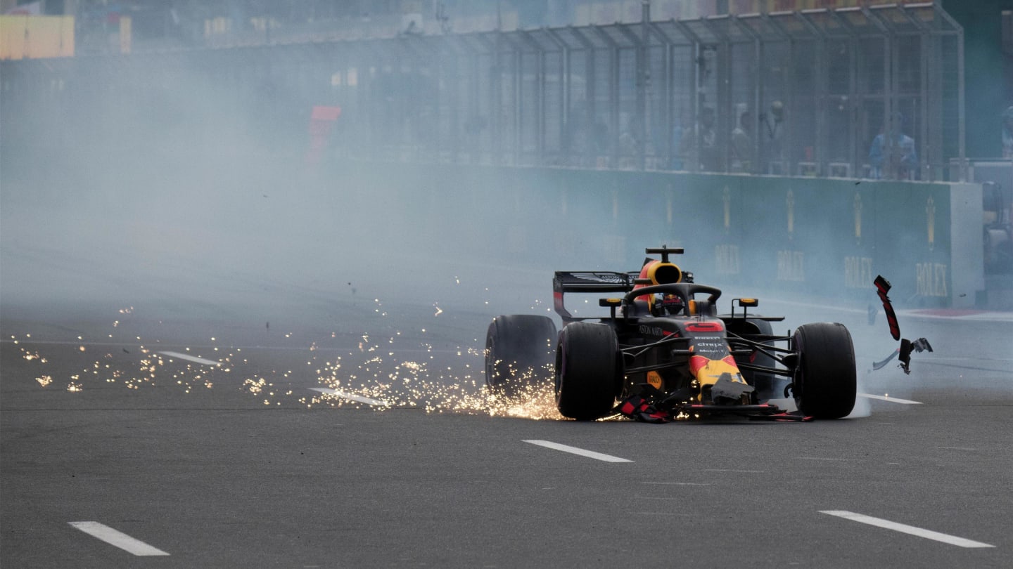 Daniel Ricciardo (AUS) Red Bull Racing RB14 crashes at Formula One World Championship, Rd4, Azerbaijan Grand Prix, Race, Baku City Circuit, Baku, Azerbaijan, Sunday 29 April 2018. © Potts/Sutton Images