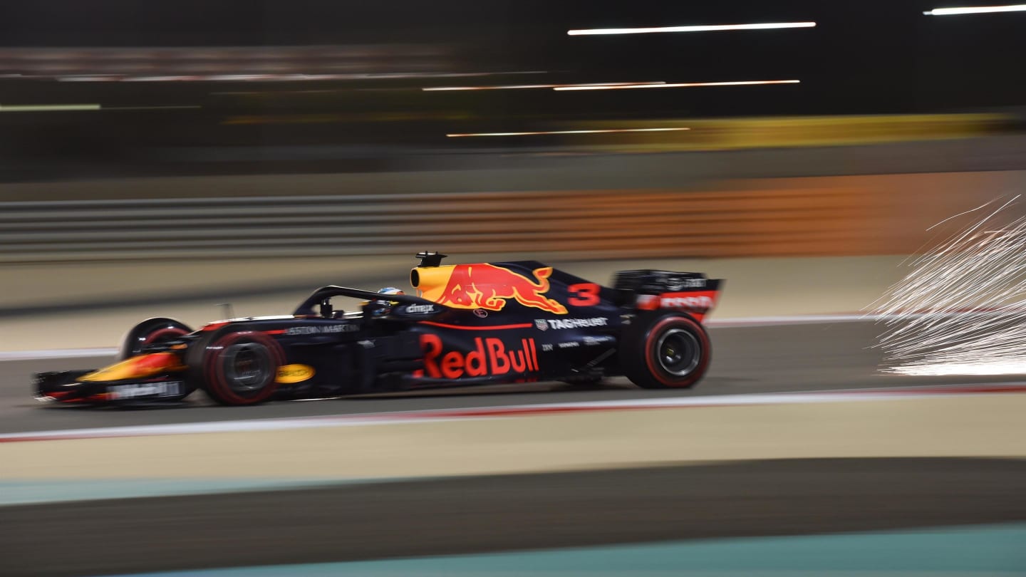 Daniel Ricciardo (AUS) Red Bull Racing RB14 sparks at Formula One World Championship, Rd2, Bahrain Grand Prix, Qualifying, Bahrain International Circuit, Sakhir, Bahrain, Saturday 7 April 2018. © Simon Galloway/Sutton Images