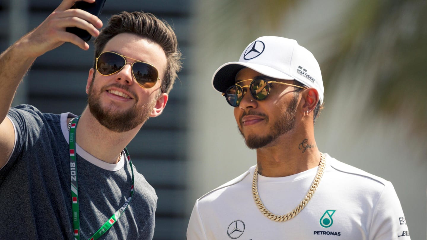 Lewis Hamilton (GBR) Mercedes-AMG F1 fans selfie at Formula One World Championship, Rd2, Bahrain Grand Prix, Qualifying, Bahrain International Circuit, Sakhir, Bahrain, Saturday 7 April 2018. © Manuel Goria/Sutton Images