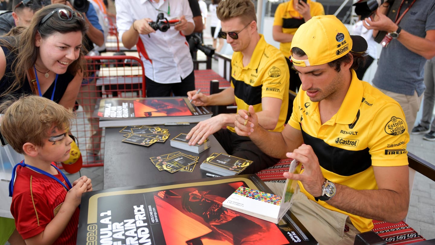 Carlos Sainz jr (ESP) Renault Sport F1 Team and Nico Hulkenberg (GER) Renault Sport F1 Team at the