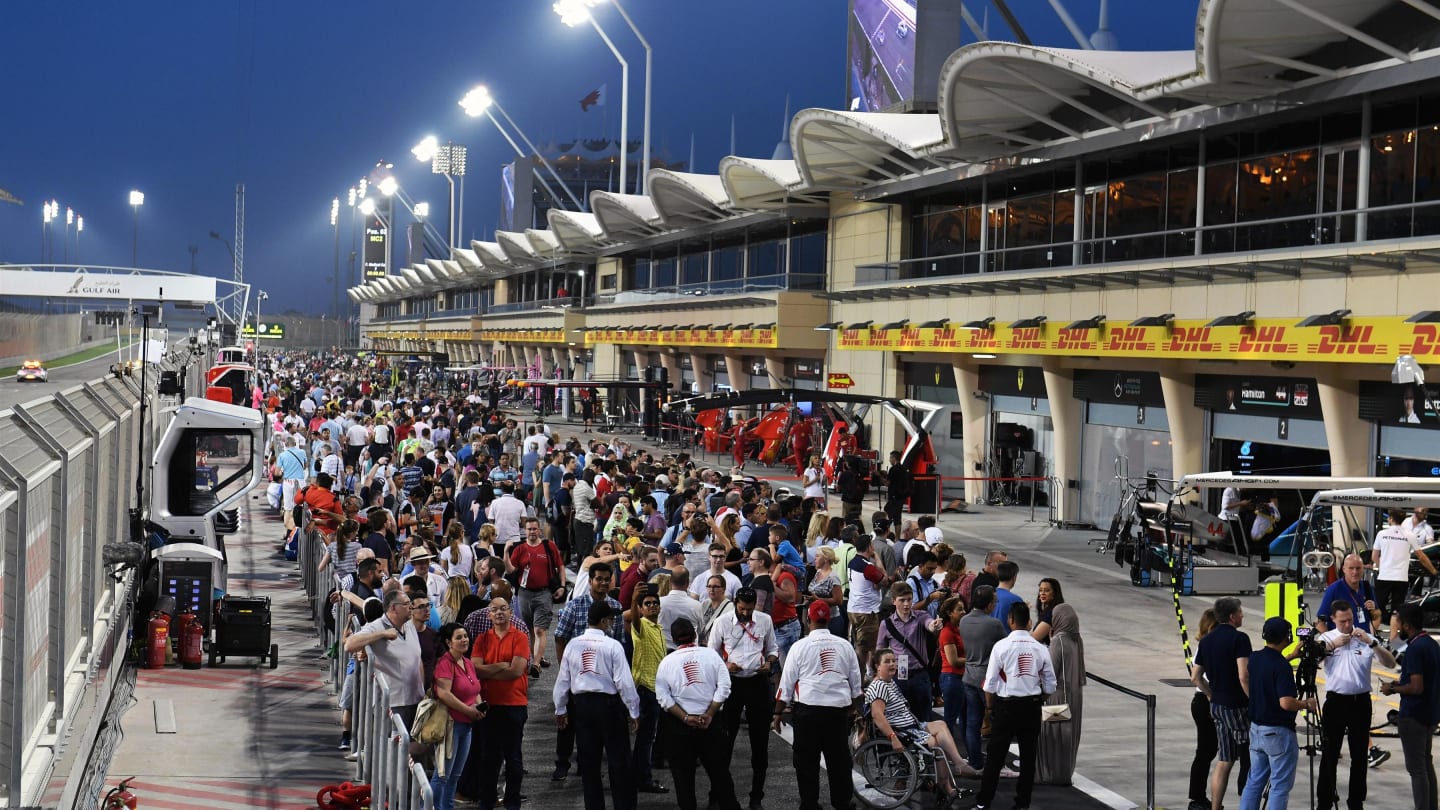 Fans at the pit lane walkabout at Formula One World Championship, Rd2, Bahrain Grand Prix, Preparations, Bahrain International Circuit, Sakhir, Bahrain, Thursday 5 April 2018. © Mark Sutton/Sutton Images