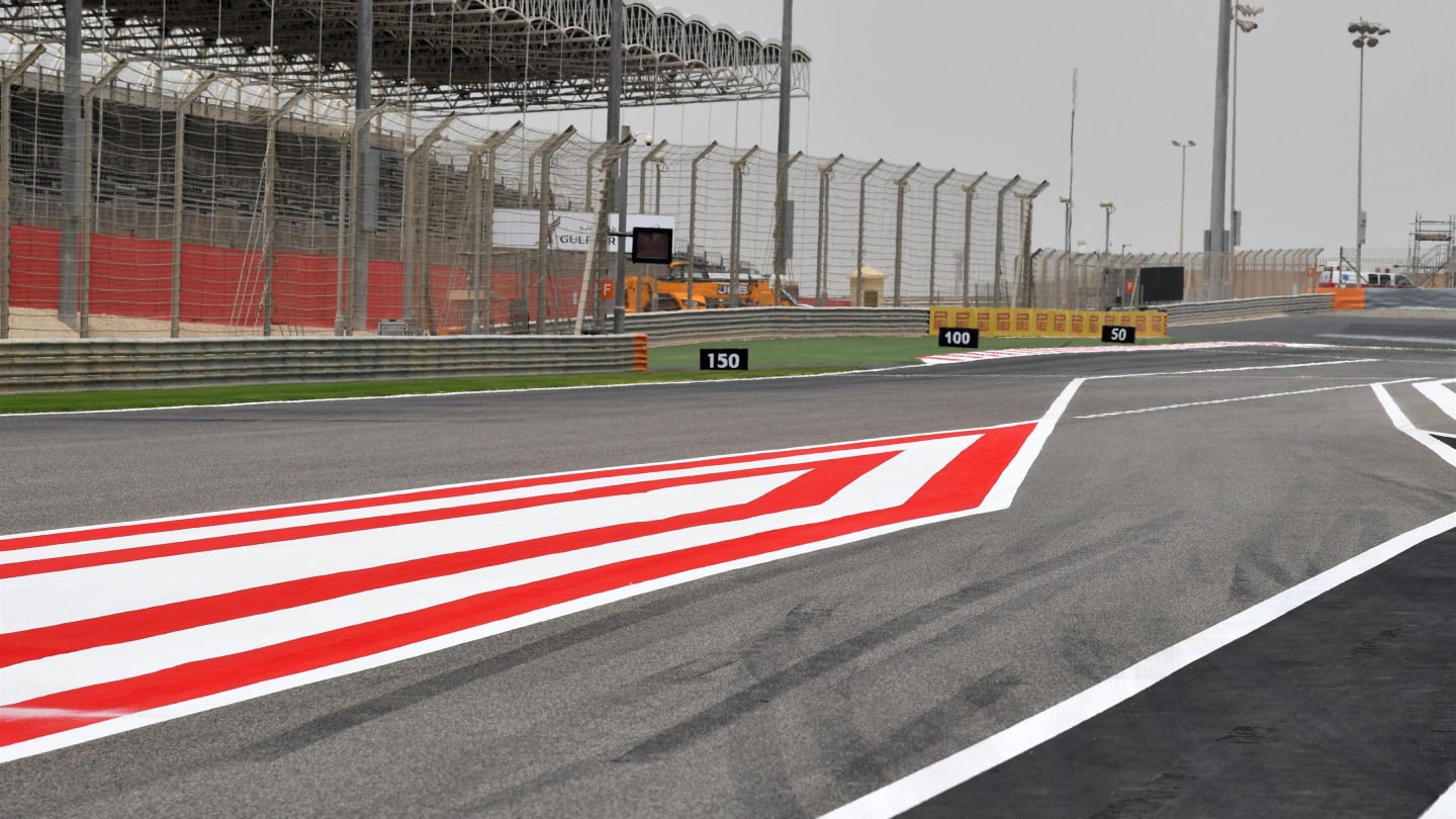 Track view at Formula One World Championship, Rd2, Bahrain Grand Prix, Preparations, Bahrain International Circuit, Sakhir, Bahrain, Thursday 5 April 2018. © Mark Sutton/Sutton Images