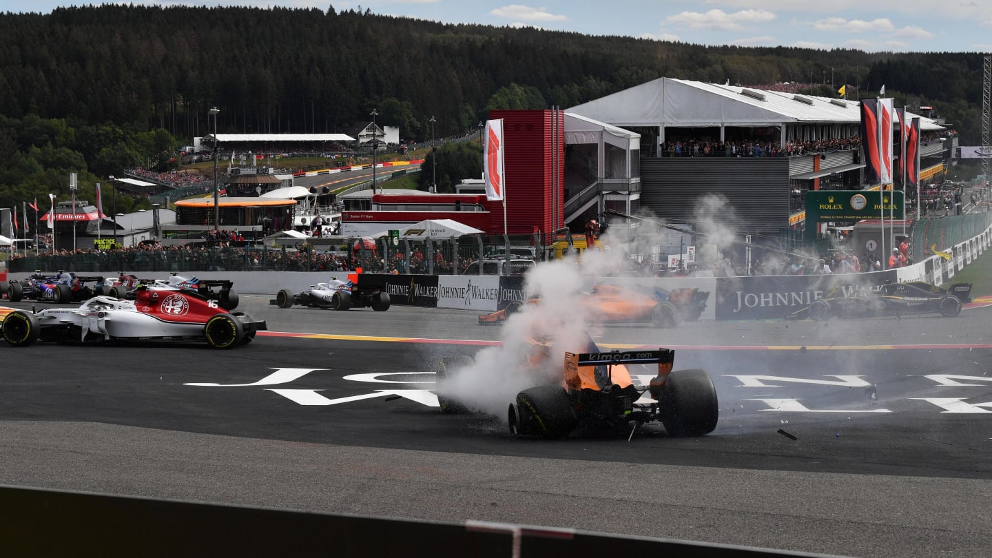 Fernando Alonso, McLaren MCL33 crashes at the start of the race at Formula One World Championship, Rd13, Belgian Grand Prix, Race, Spa Francorchamps, Belgium, Sunday 26 August 2018. © Mark Sutton/Sutton Images