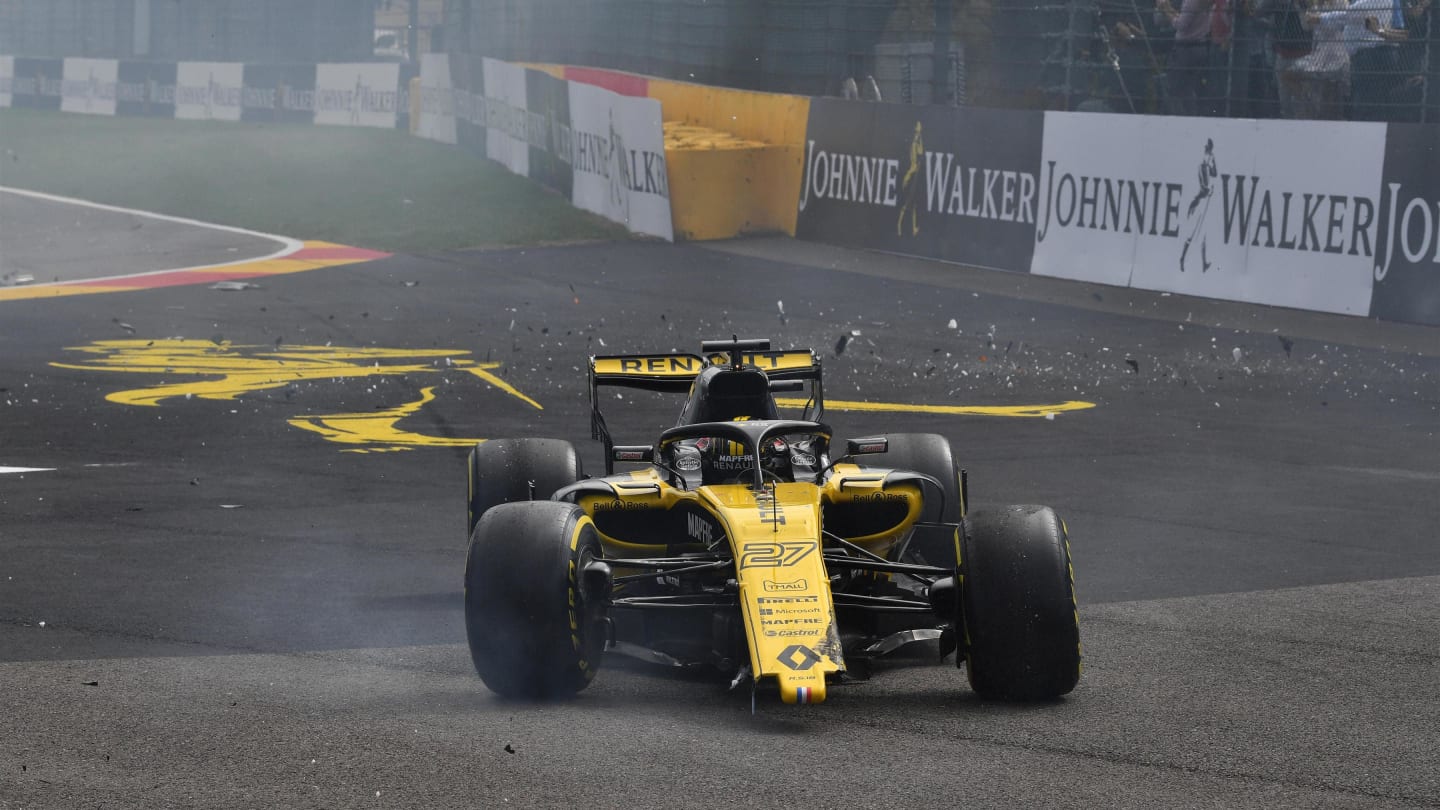 Nico Hulkenberg, Renault Sport F1 Team R.S. 18 crashes at the start of the race at Formula One