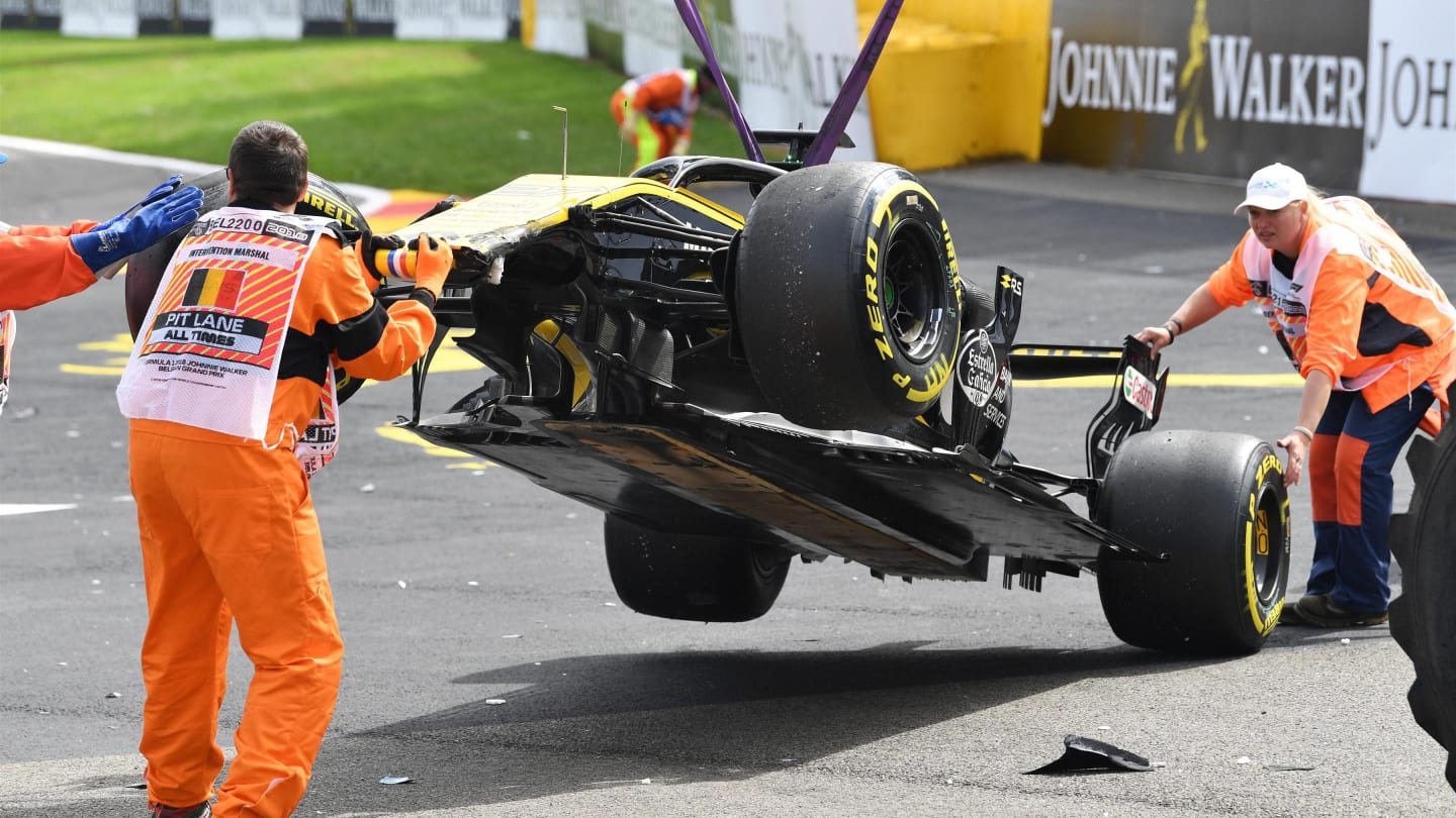 The crashed car of Nico Hulkenberg, Renault Sport F1 Team R.S. 18 is recovered at Formula One World Championship, Rd13, Belgian Grand Prix, Race, Spa Francorchamps, Belgium, Sunday 26 August 2018. © Mark Sutton/Sutton Images
