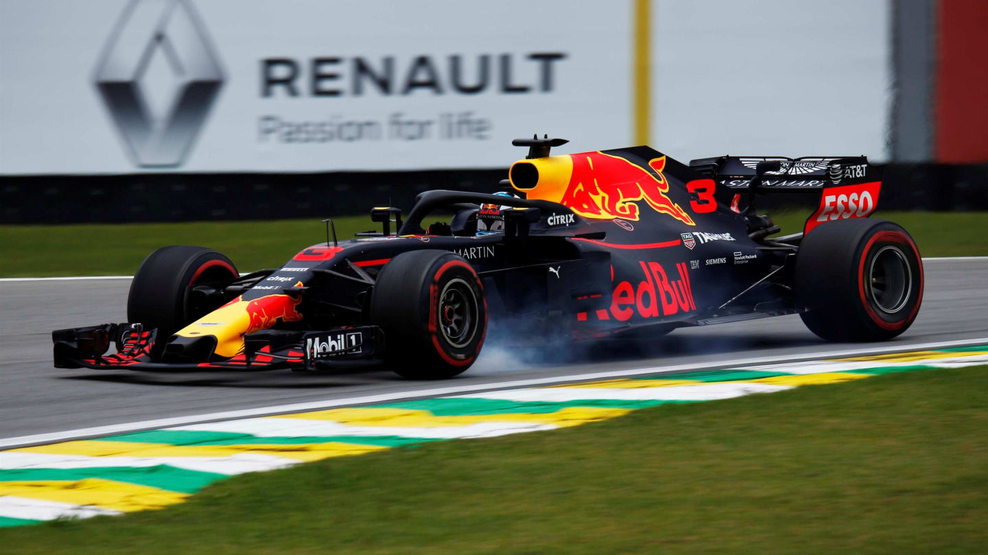 Daniel Ricciardo, Red Bull Racing RB14 locks up at Formula One World Championship, Rd20, Brazilian