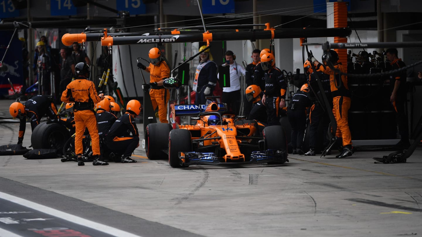 Fernando Alonso, McLaren MCL33 pit stop at Formula One World Championship, Rd20, Brazilian Grand